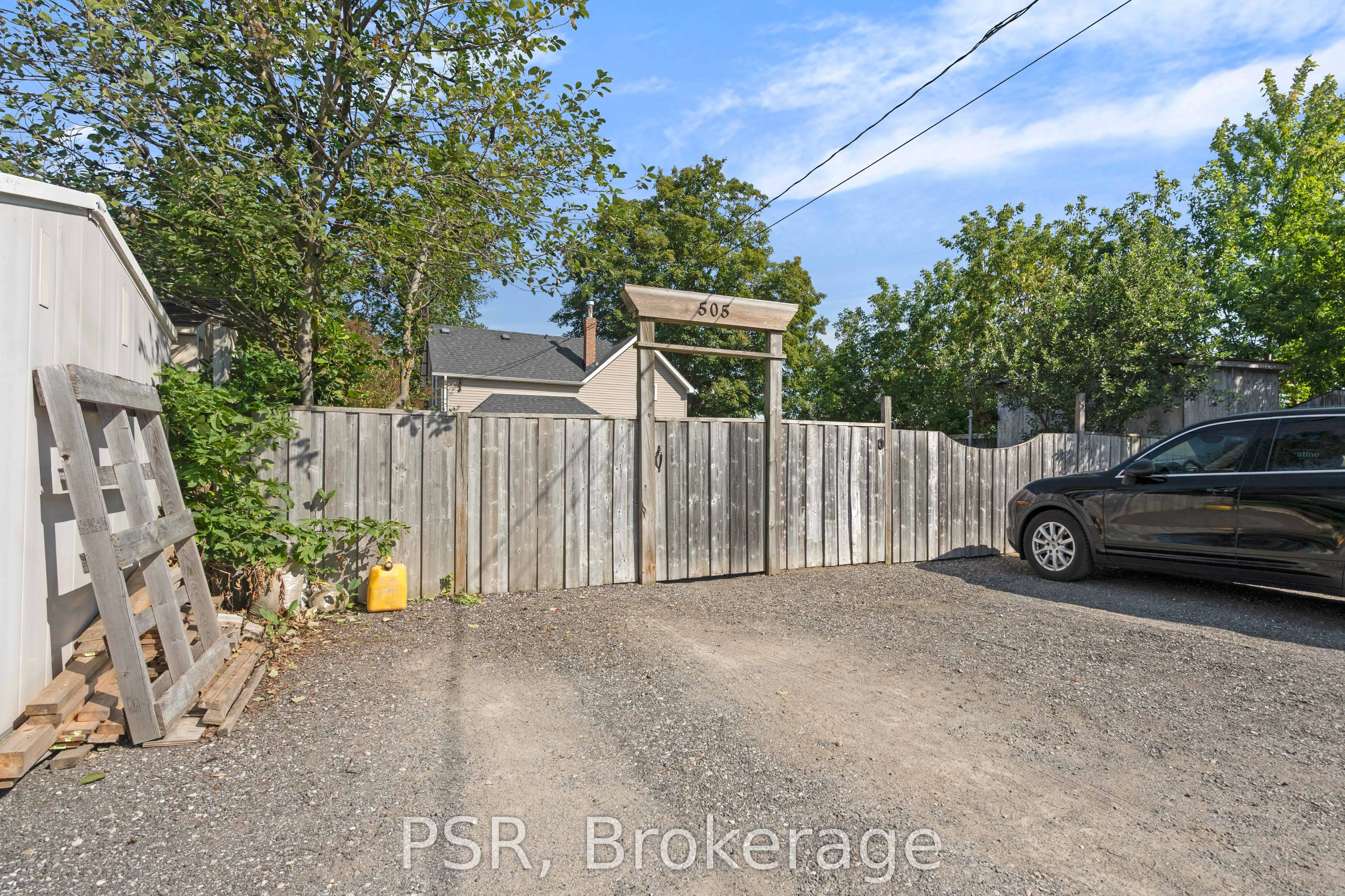 505 Main Street E