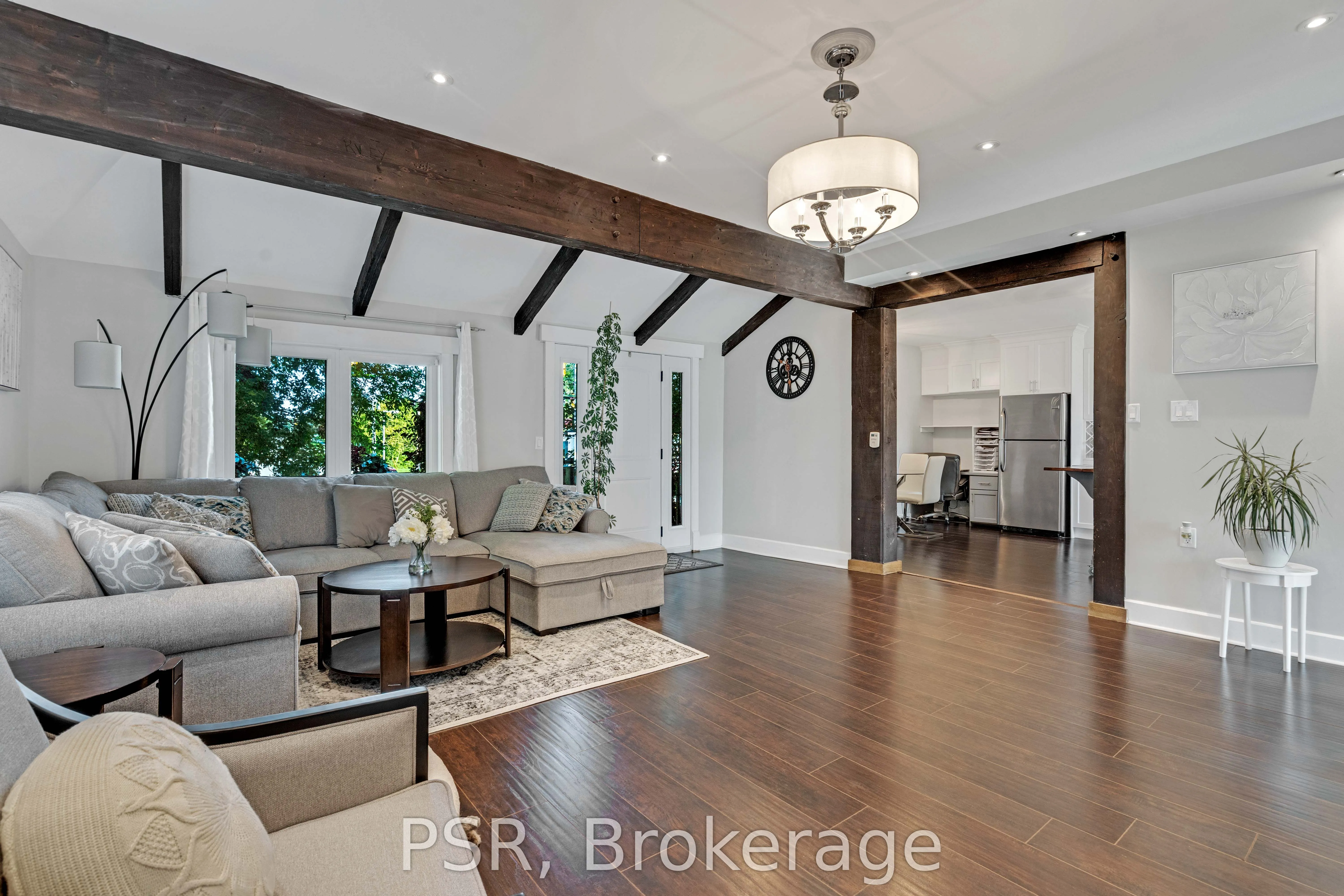 505 Main Street E