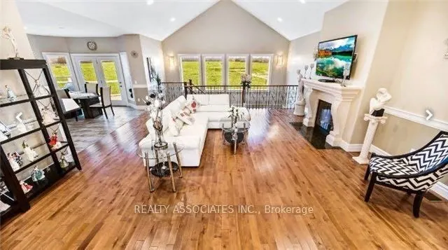 576 Barcovan Beach Road
