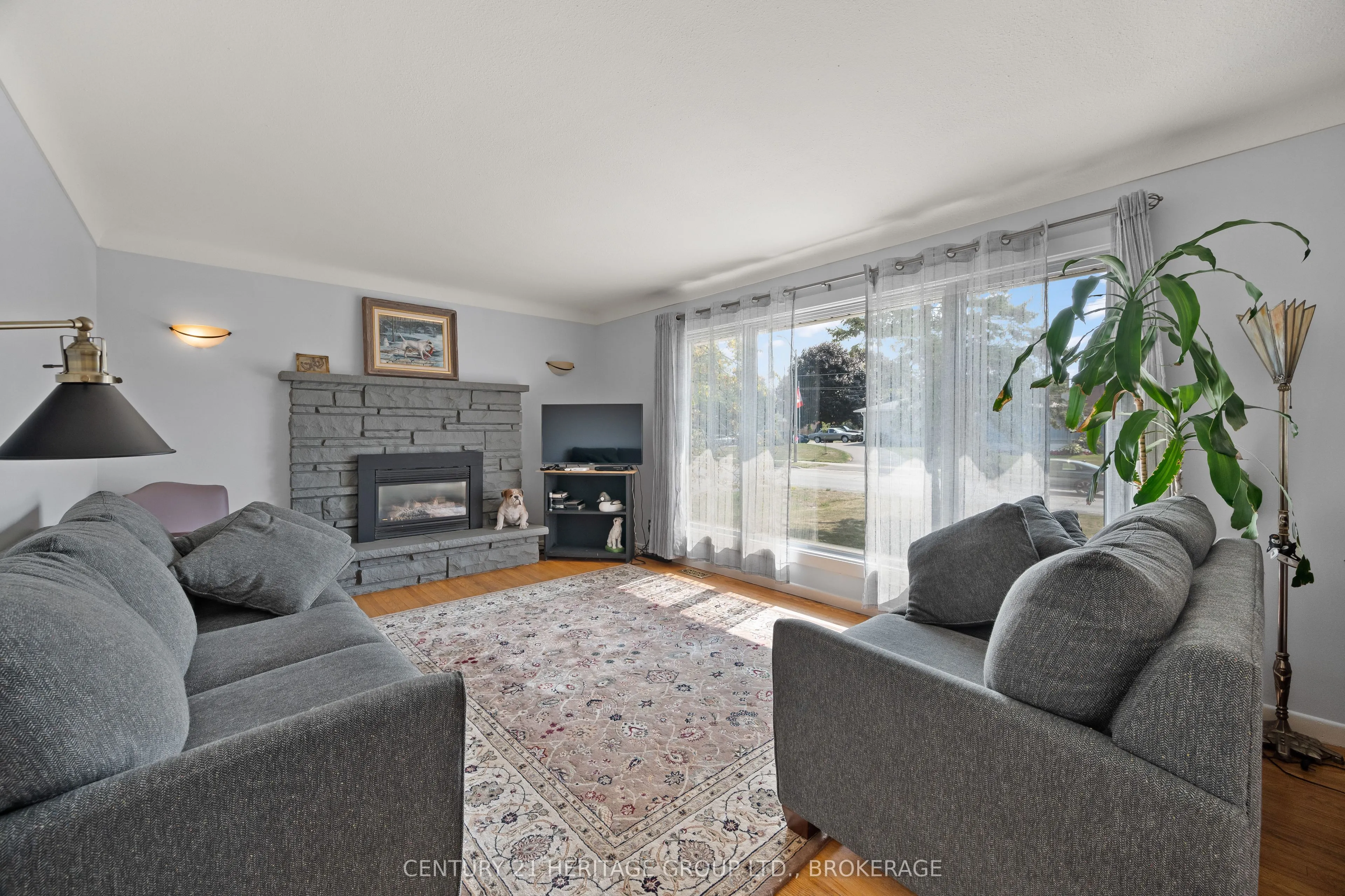 1014 Woodbine Road S