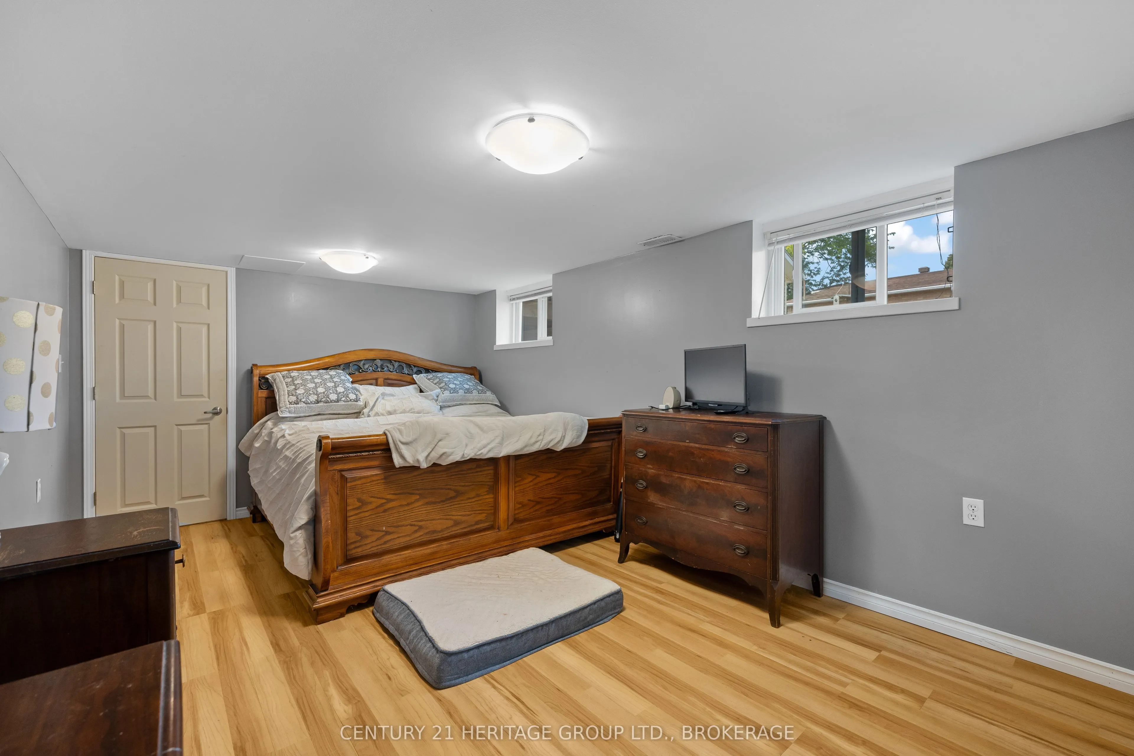 1014 Woodbine Road S