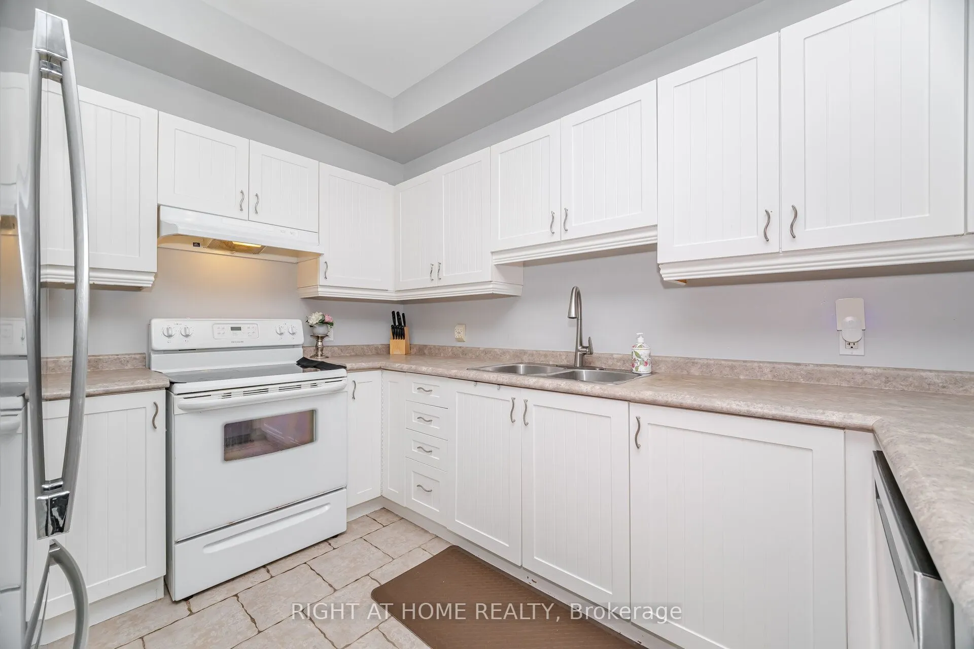 1085 Harrogate Drive, #35
