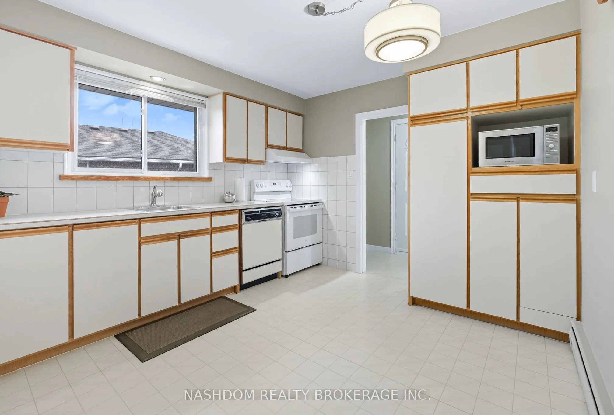 142 Fernwood Crescent