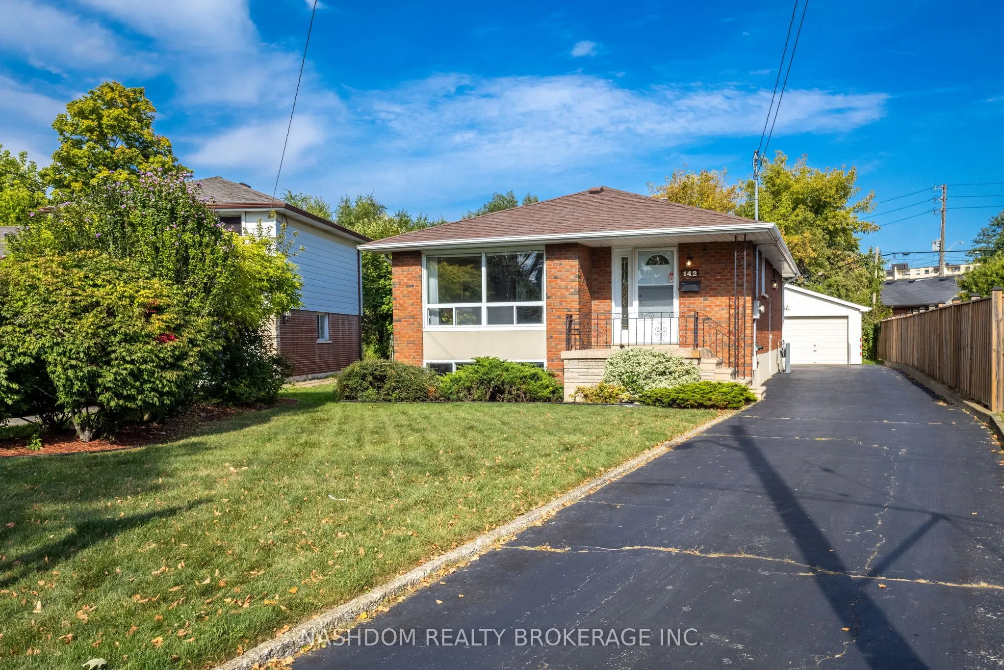 142 Fernwood Crescent