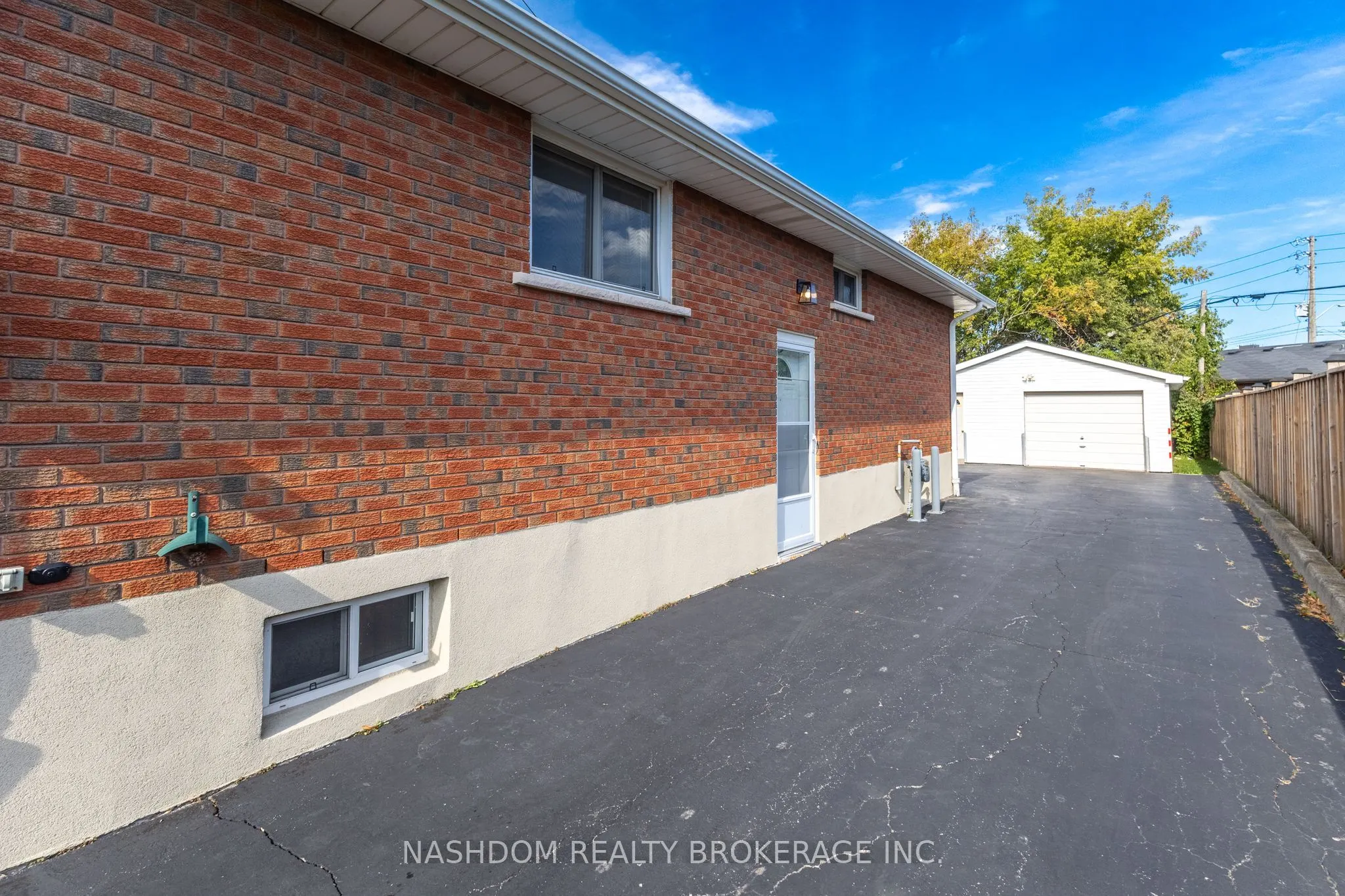 142 Fernwood Crescent