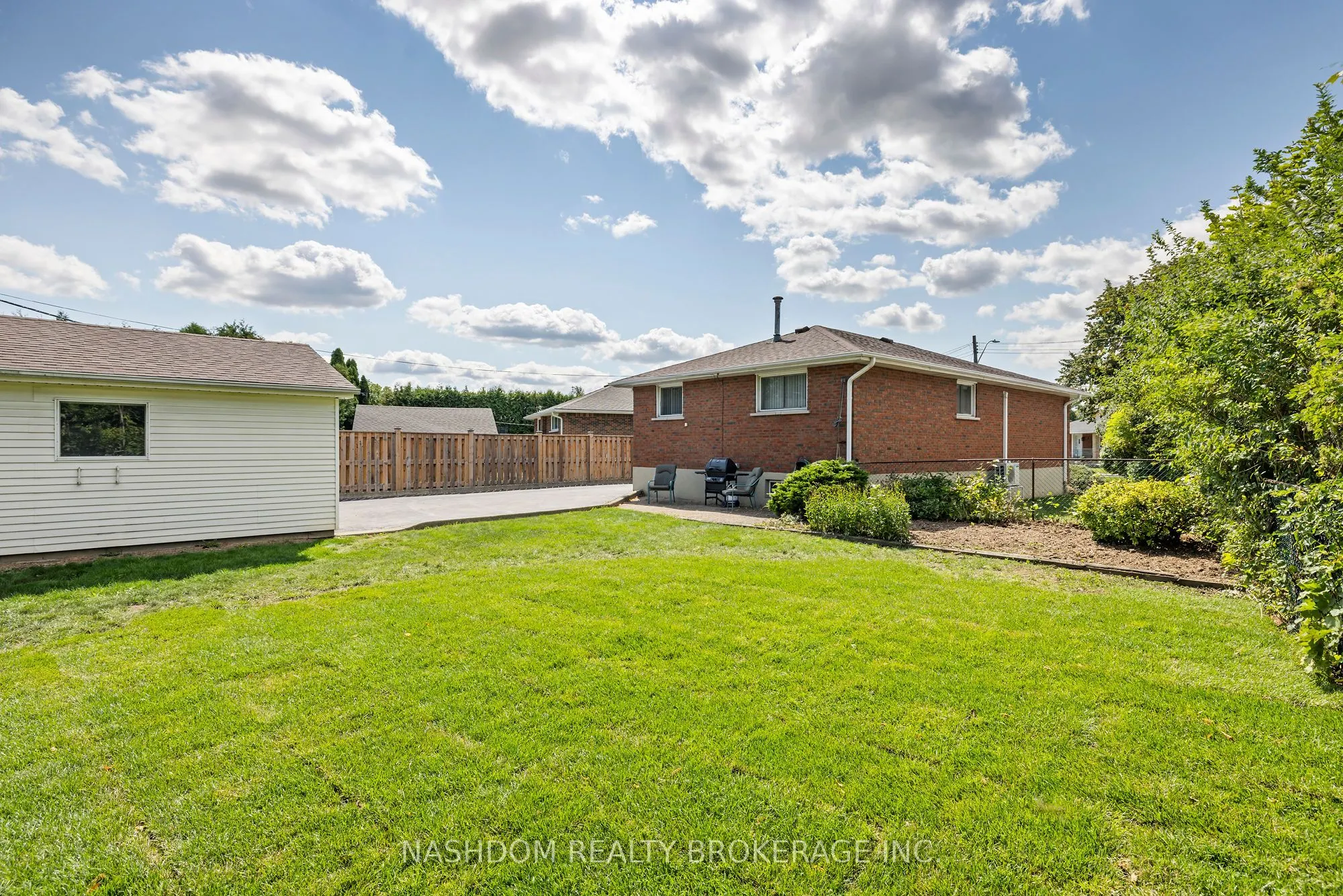 142 Fernwood Crescent