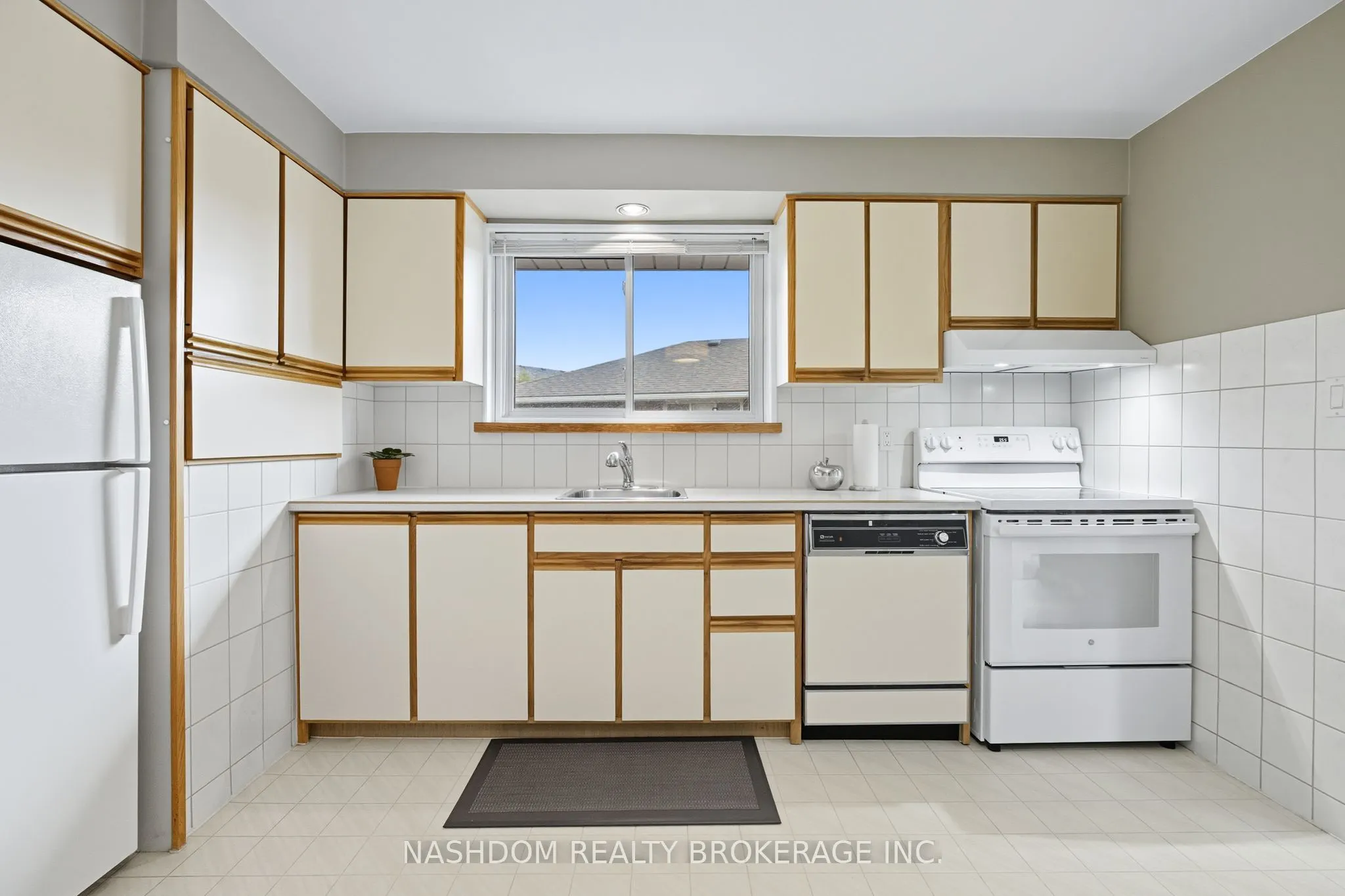 142 Fernwood Crescent