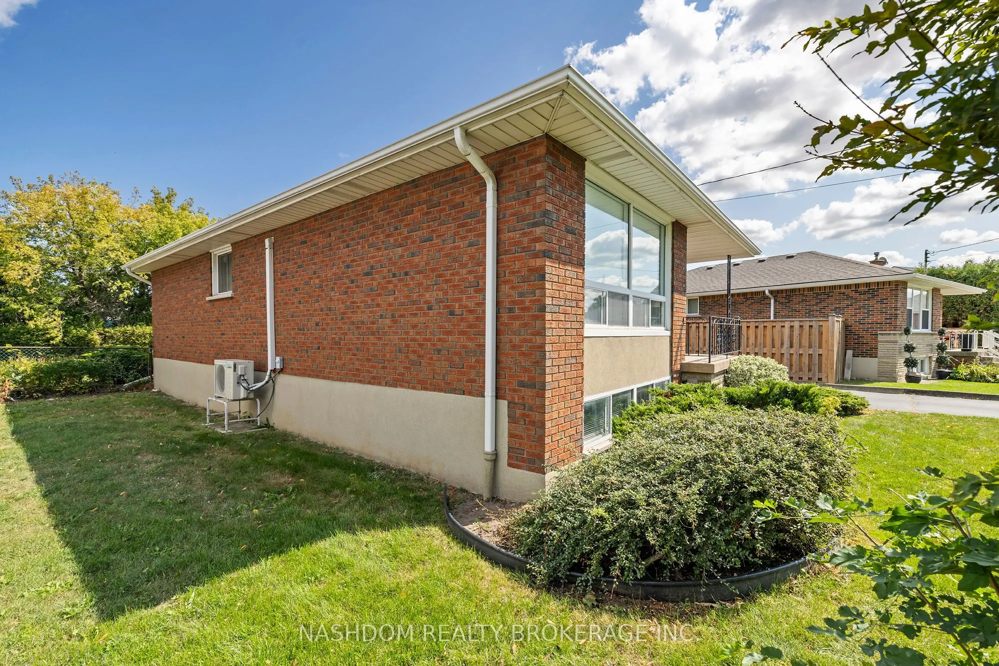 142 Fernwood Crescent