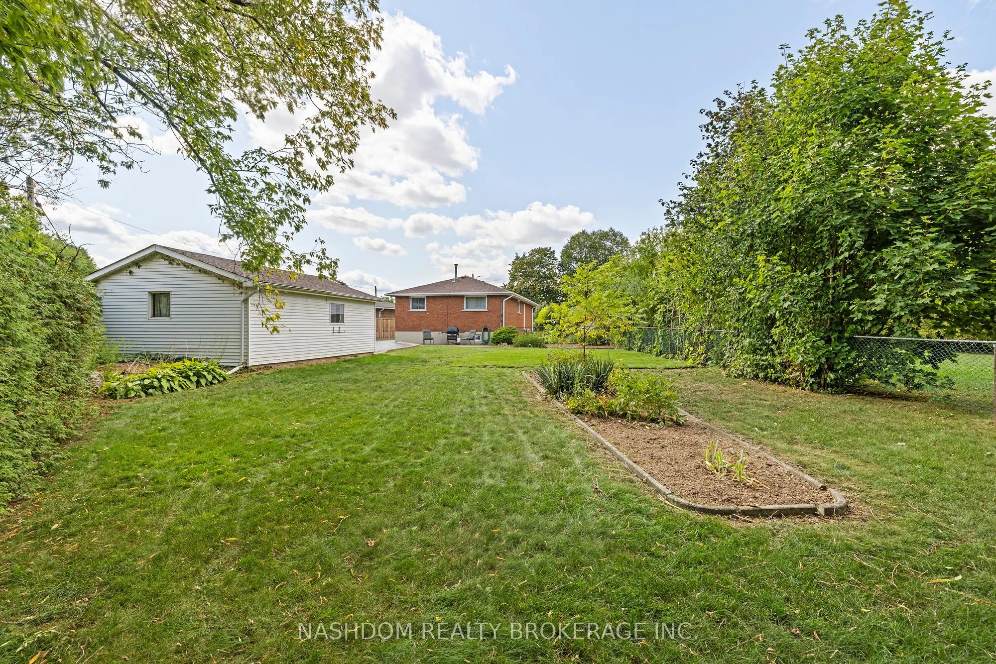 142 Fernwood Crescent