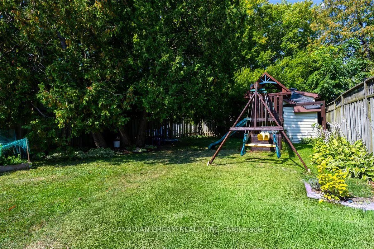 182 Briscoe Street E