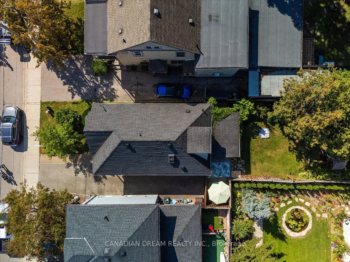 182 Briscoe Street E