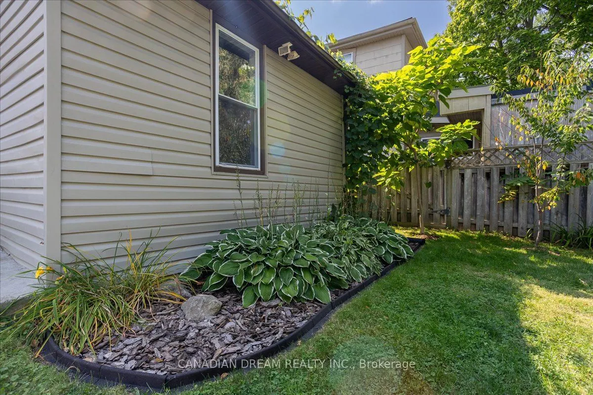 182 Briscoe Street E