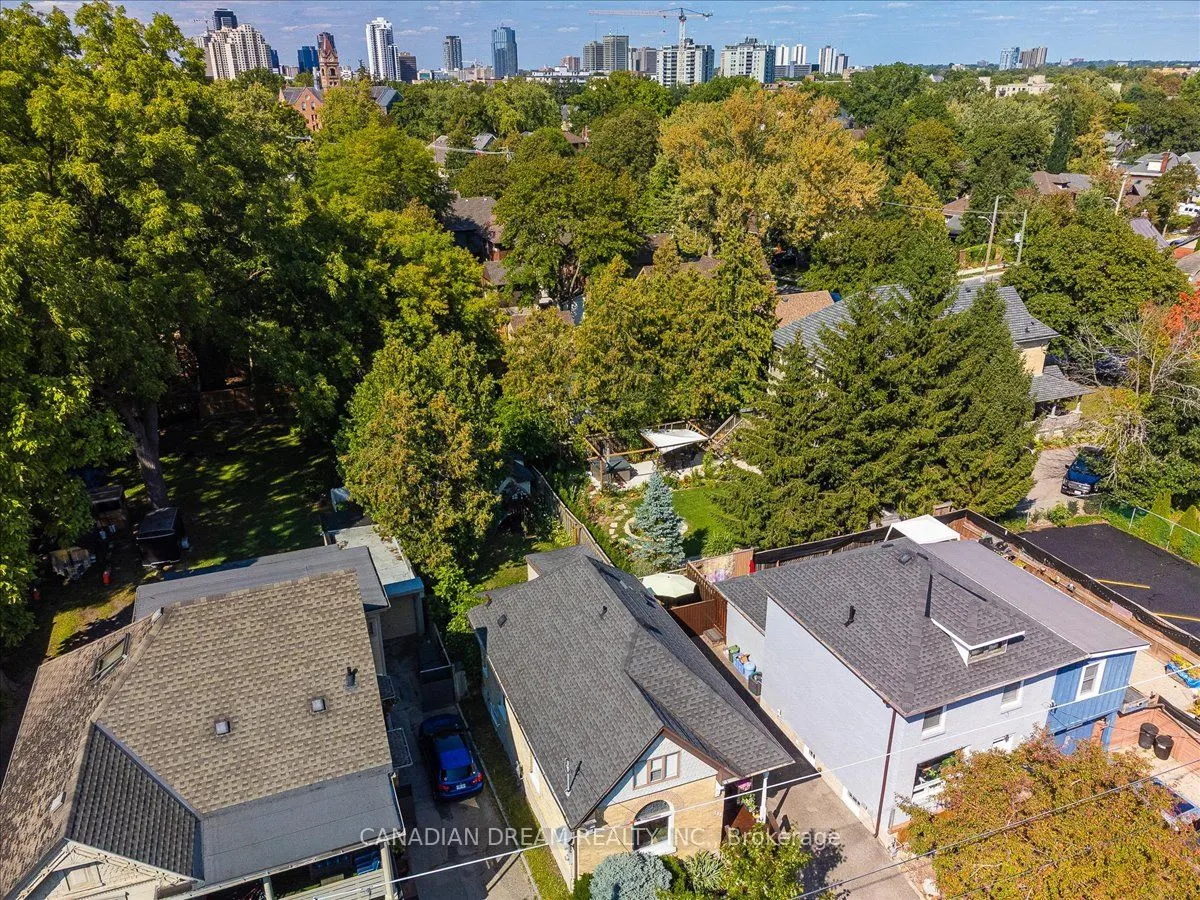 182 Briscoe Street E