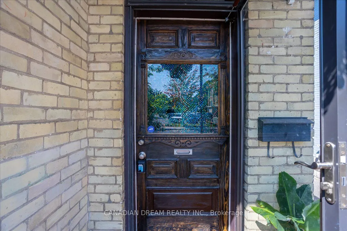 182 Briscoe Street E