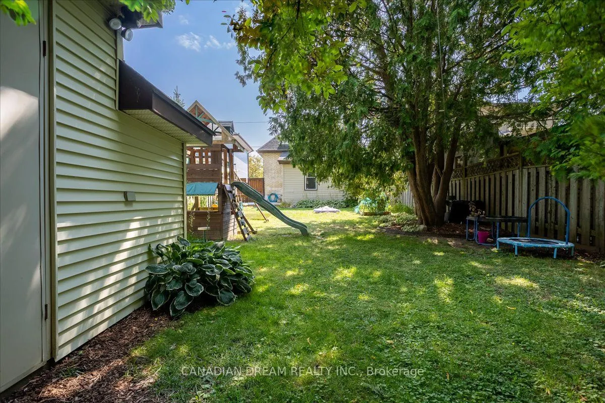 182 Briscoe Street E