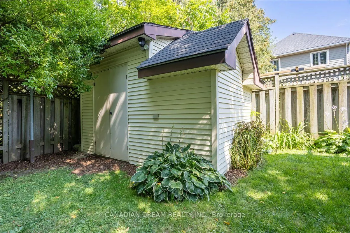 182 Briscoe Street E