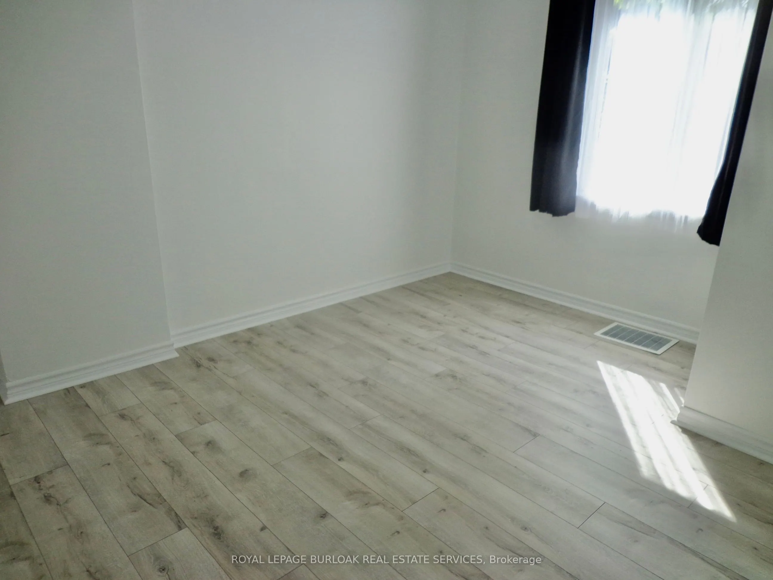 32 Grimsby Avenue