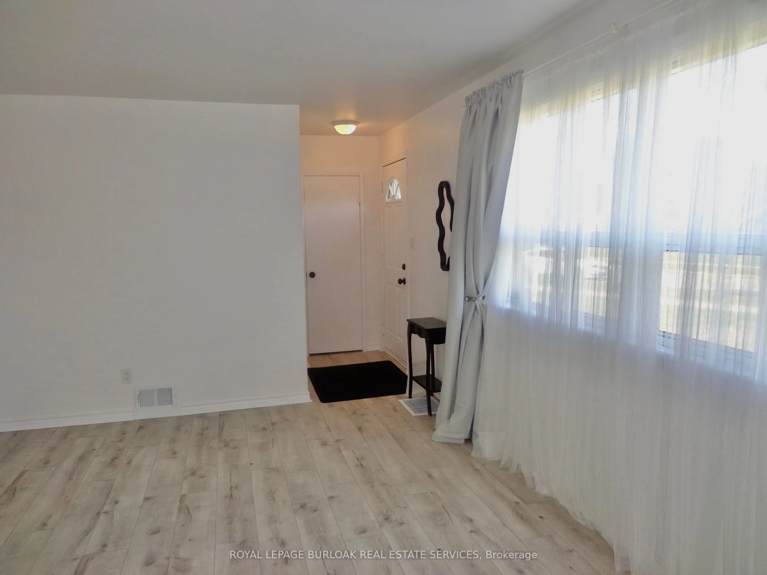 32 Grimsby Avenue