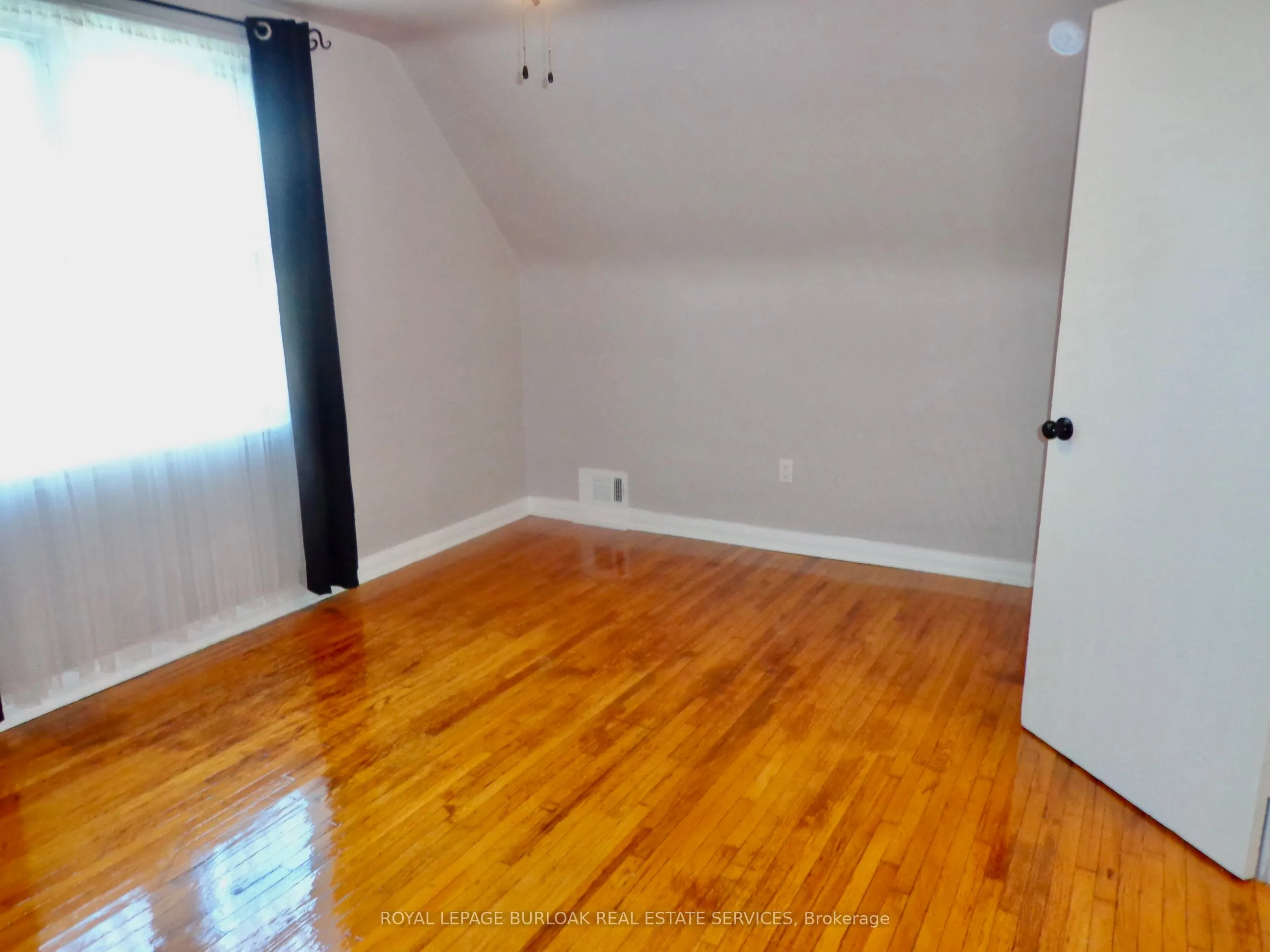 32 Grimsby Avenue