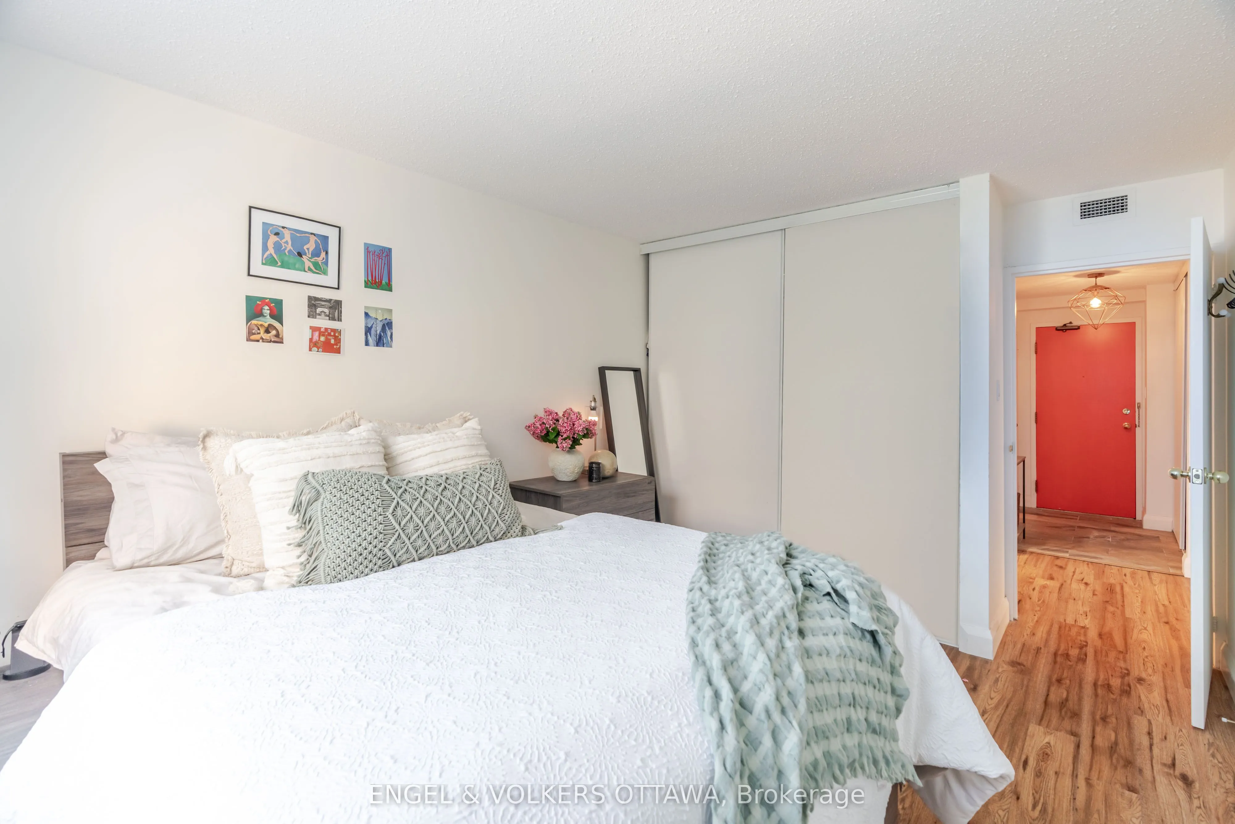 110 Forward Avenue, #401