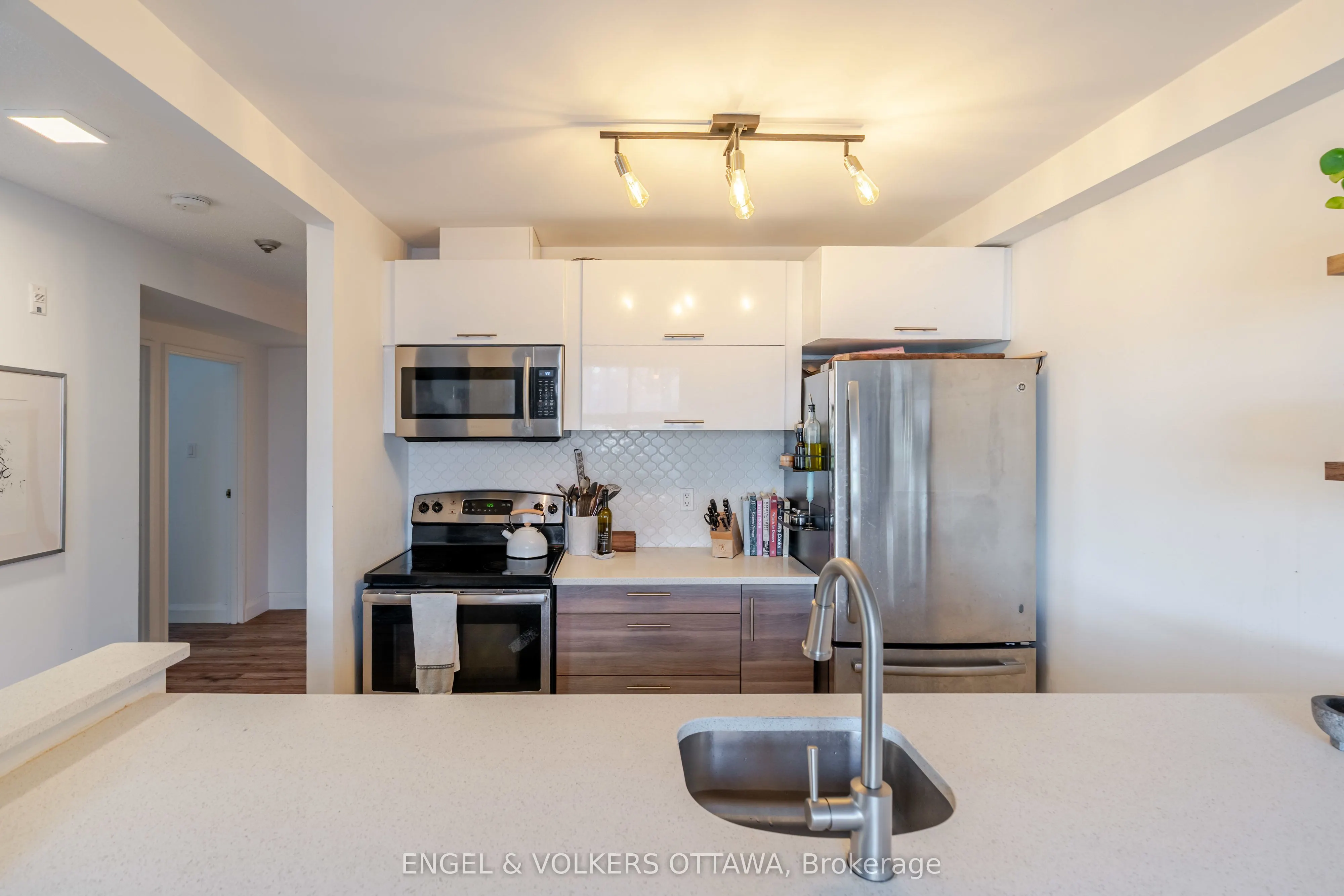 110 Forward Avenue, #401