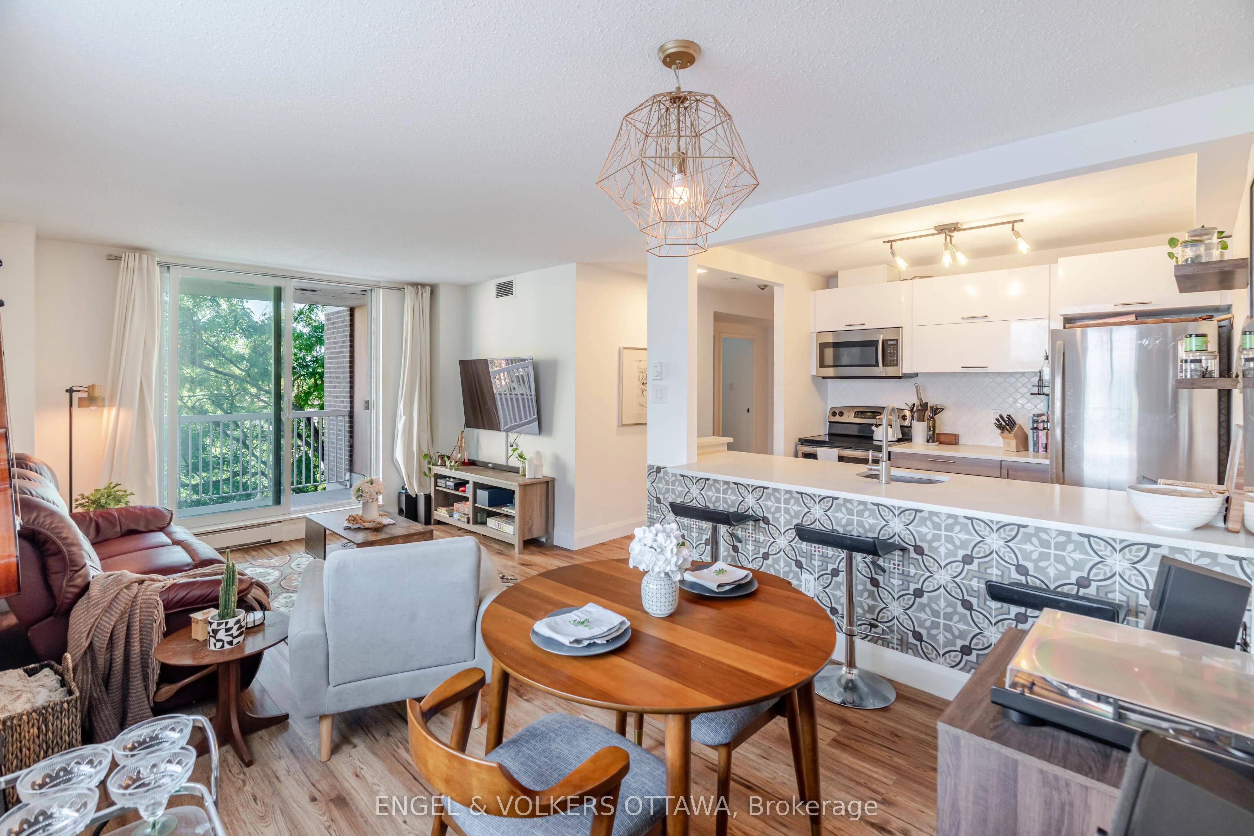 110 Forward Avenue, #401