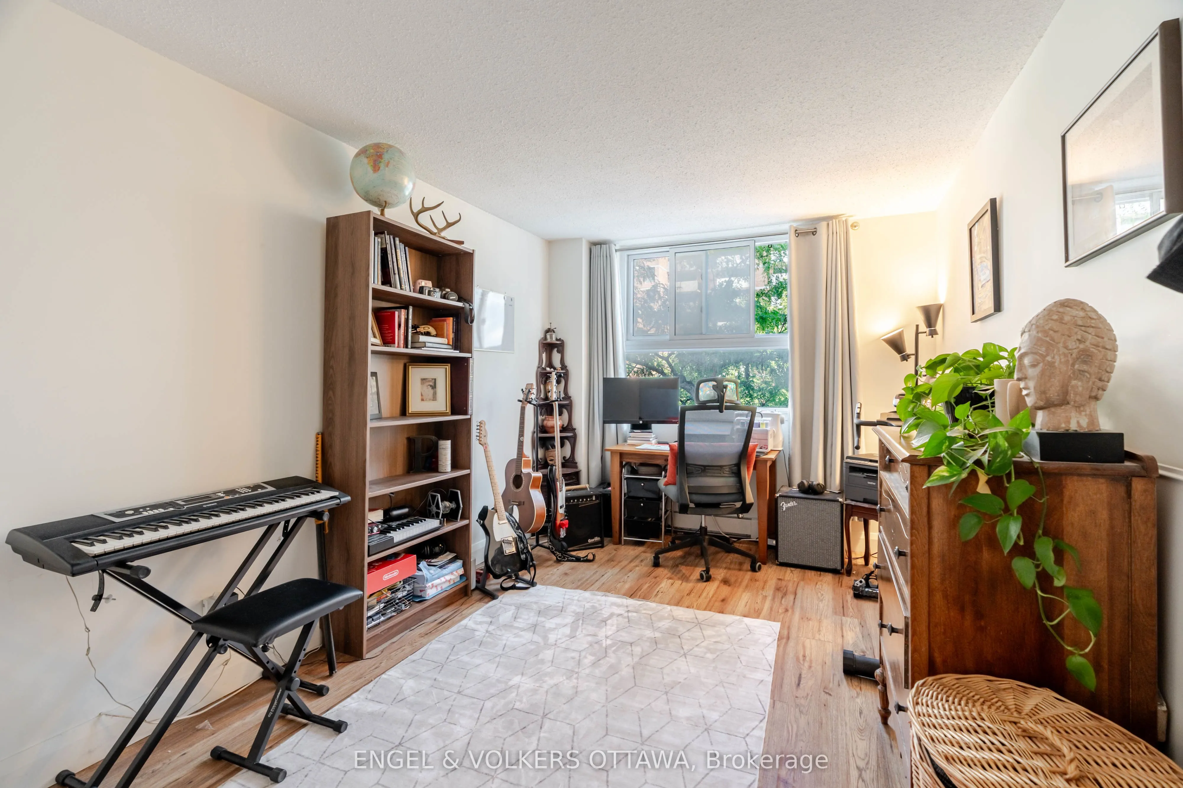110 Forward Avenue, #401