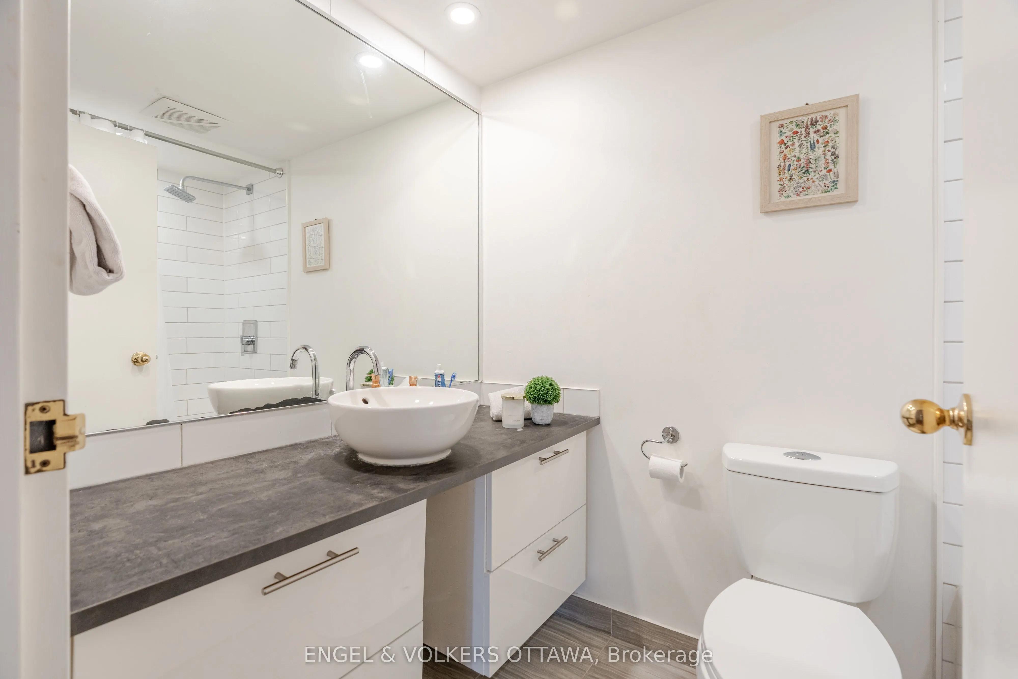 110 Forward Avenue, #401