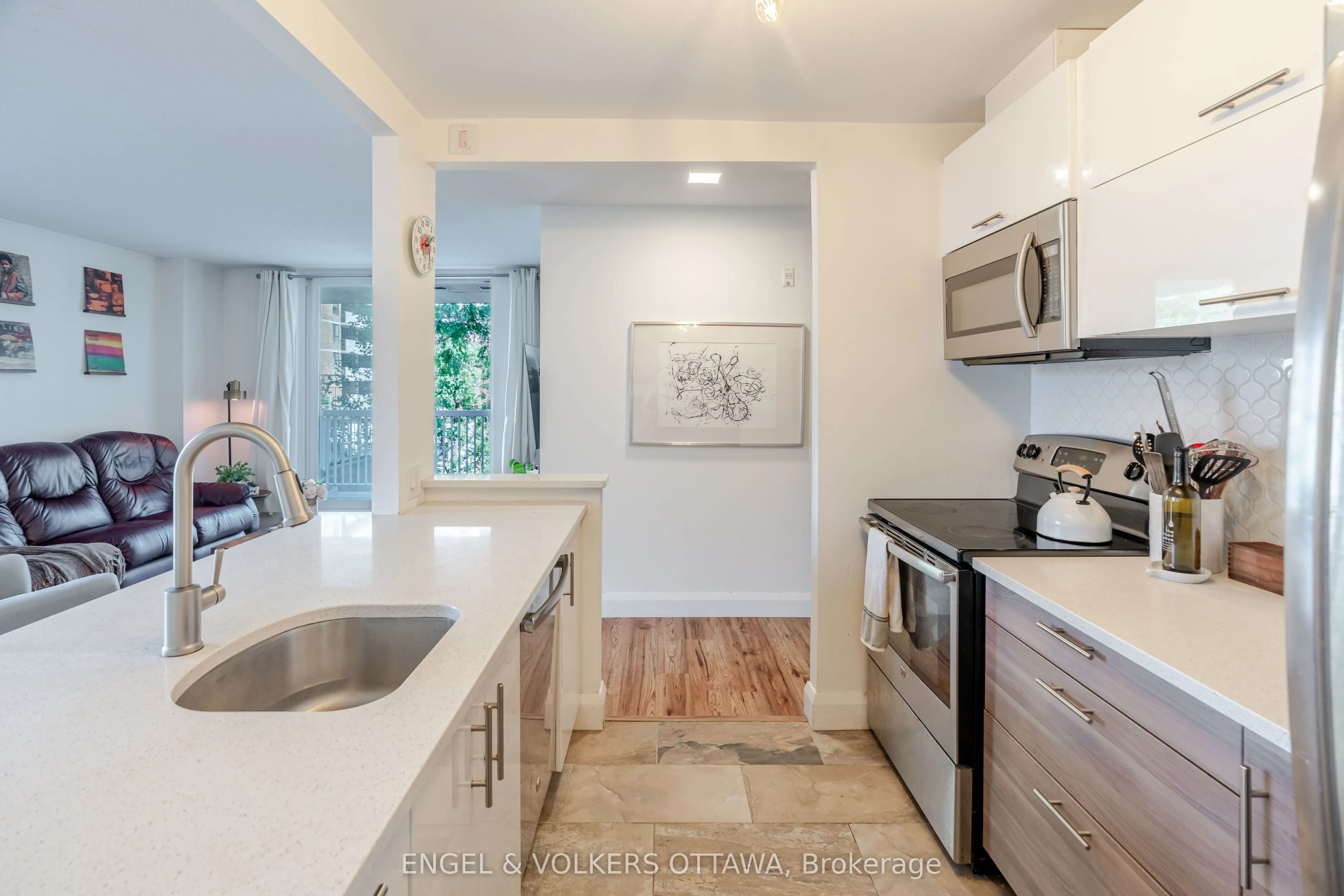 110 Forward Avenue, #401