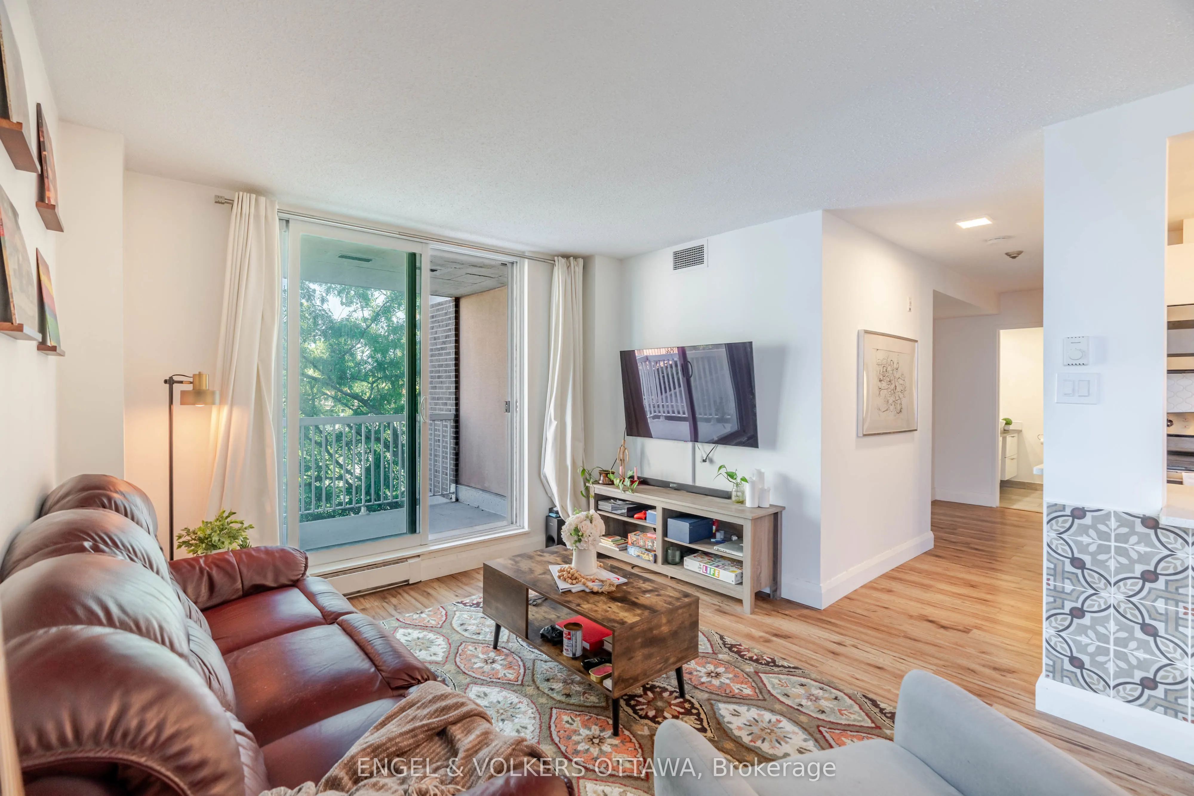 110 Forward Avenue, #401
