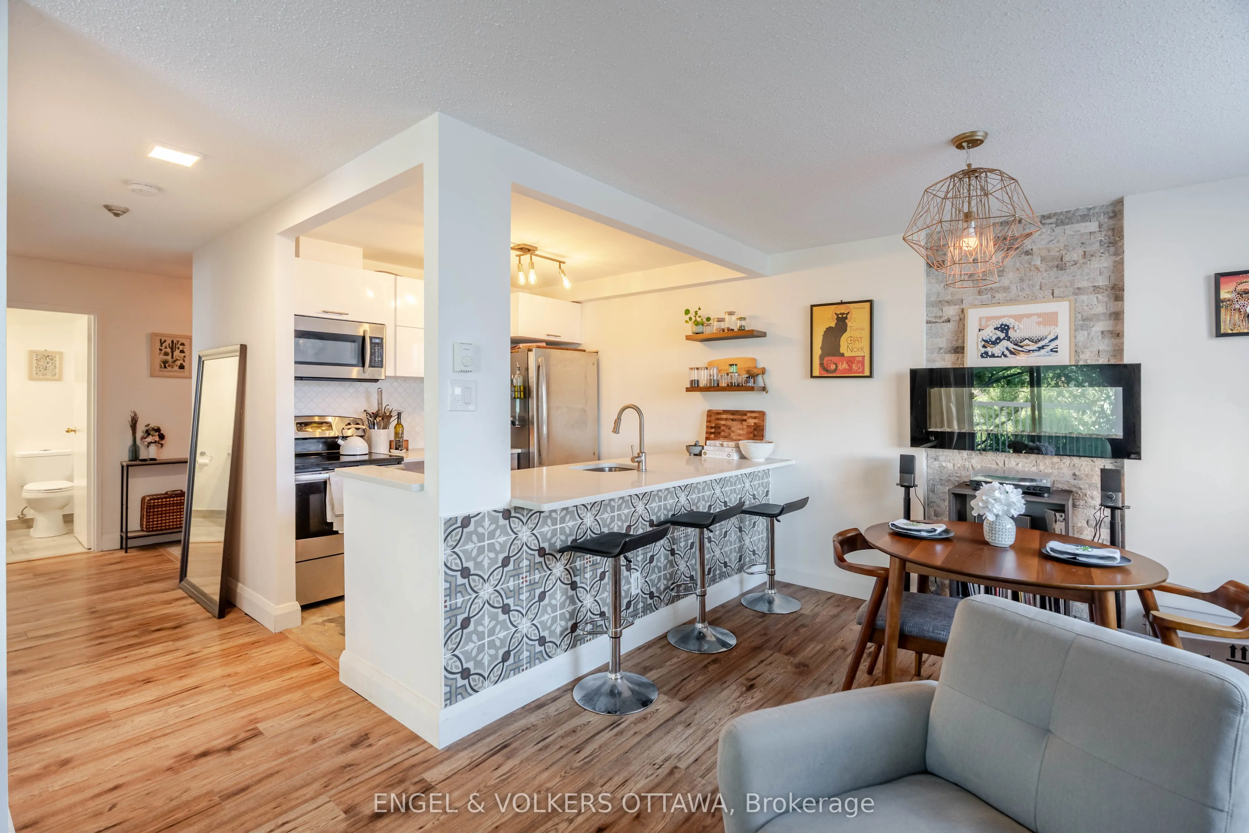 110 Forward Avenue, #401