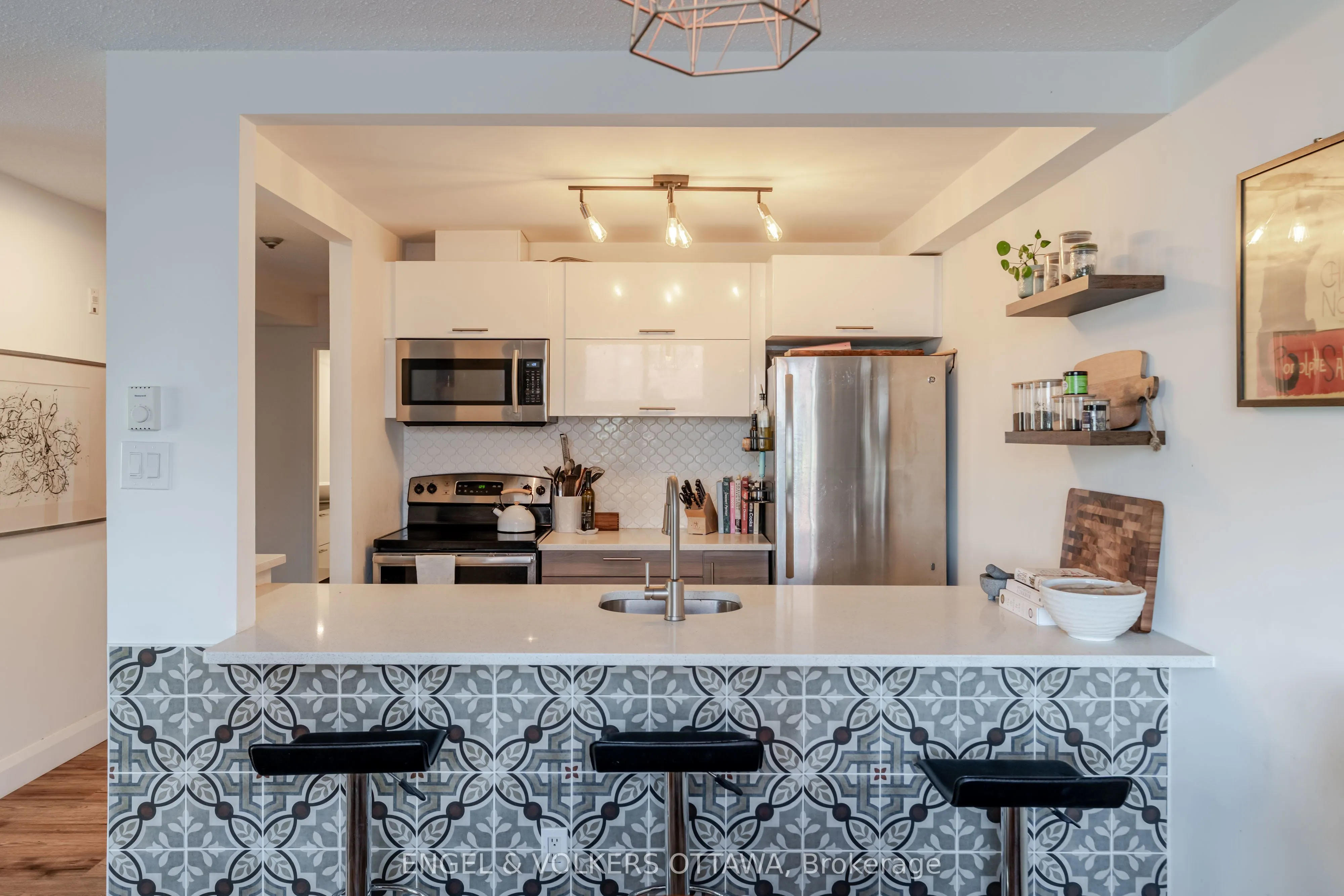 110 Forward Avenue, #401