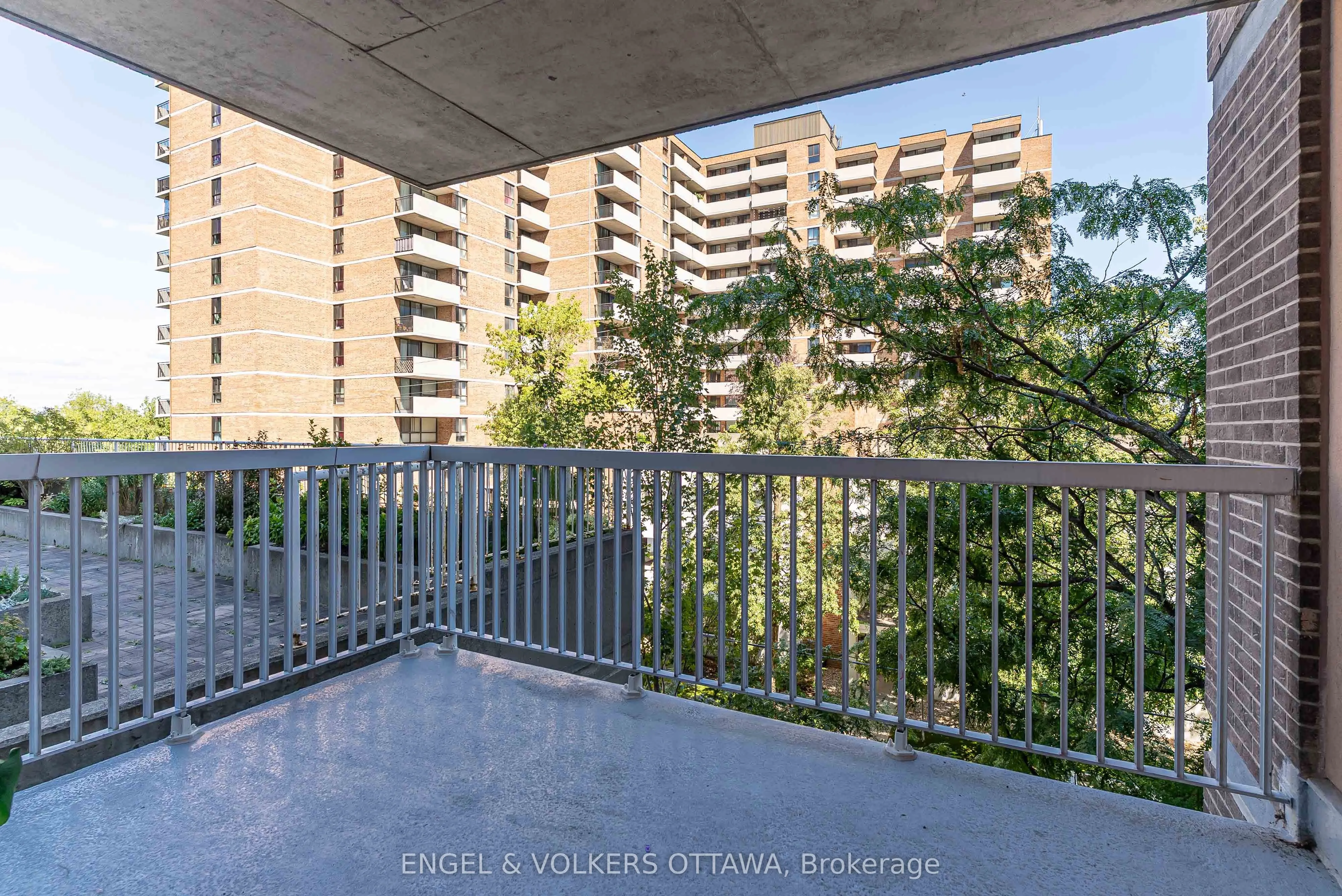 110 Forward Avenue, #401