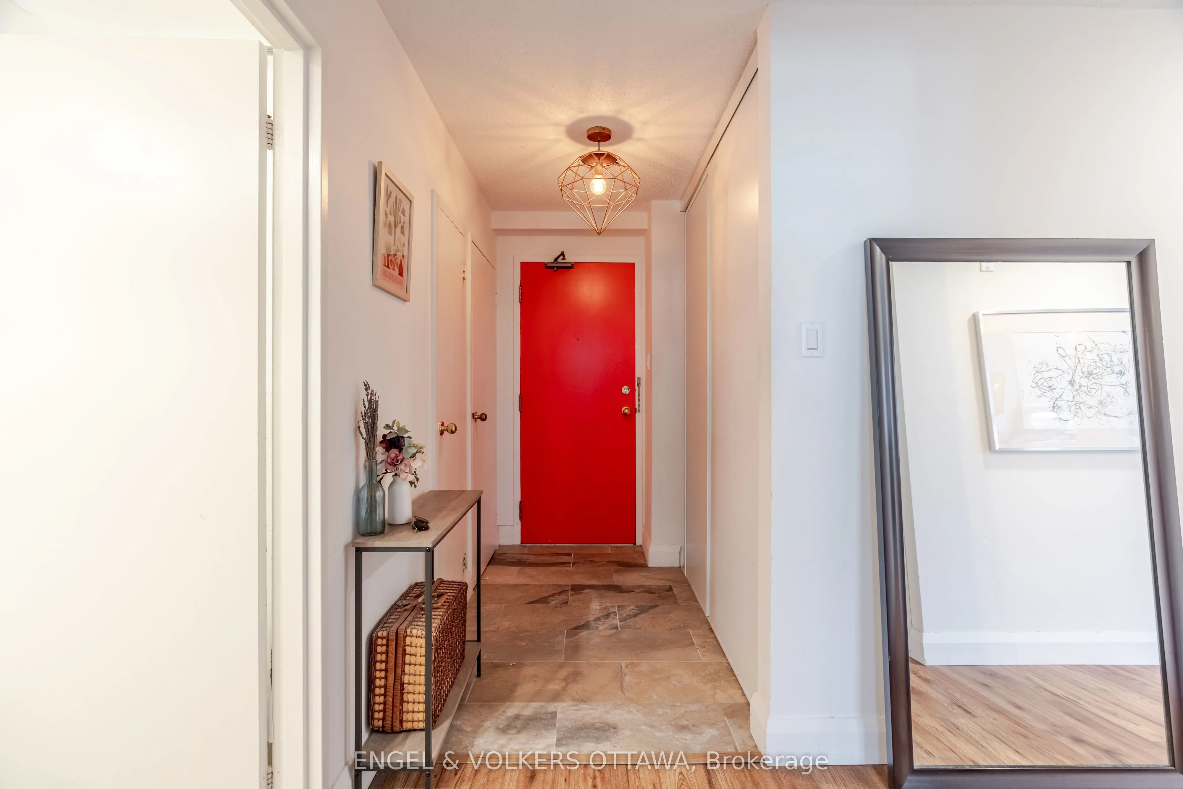 110 Forward Avenue, #401