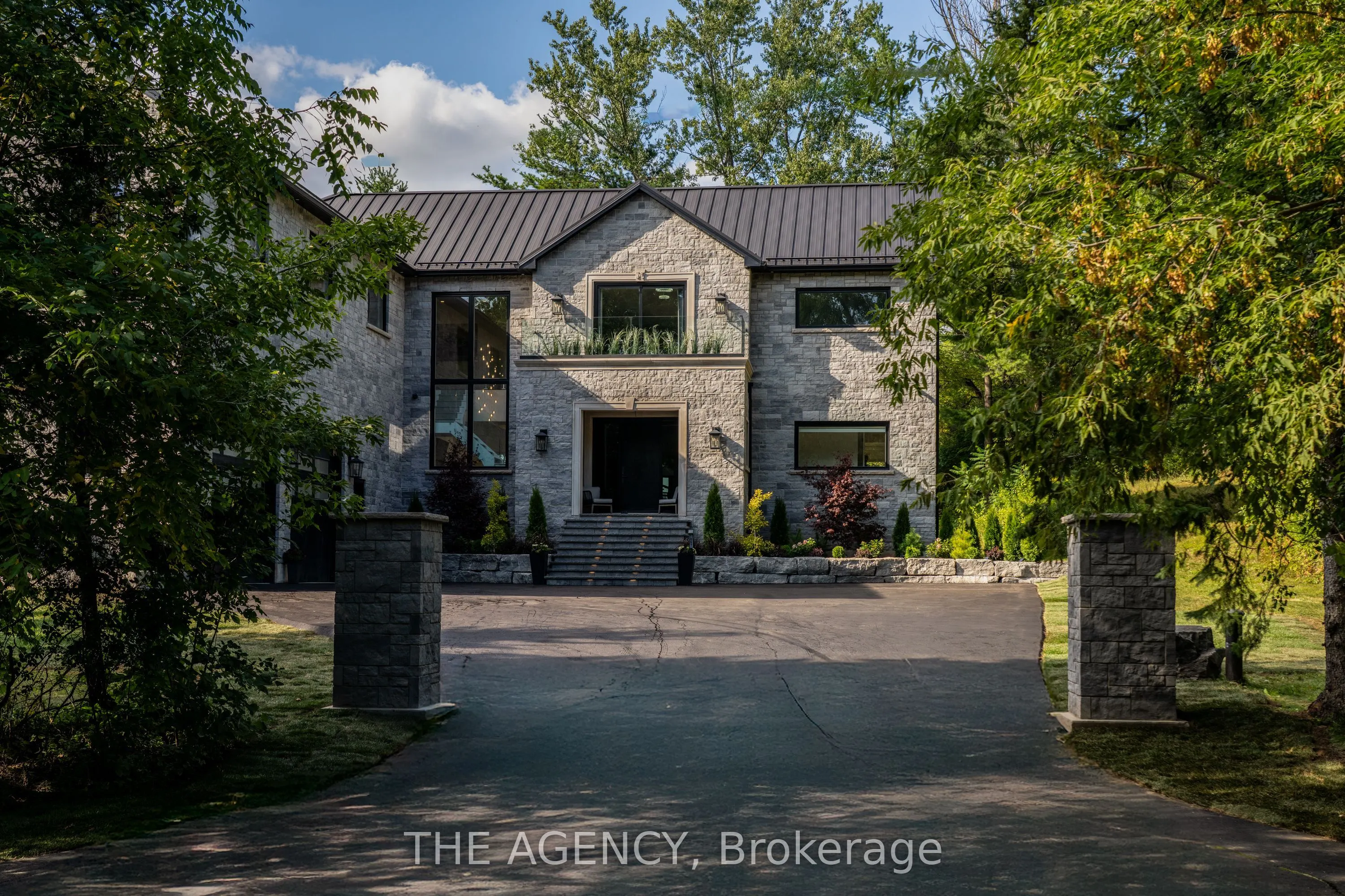 1067 Jerseyville Road W