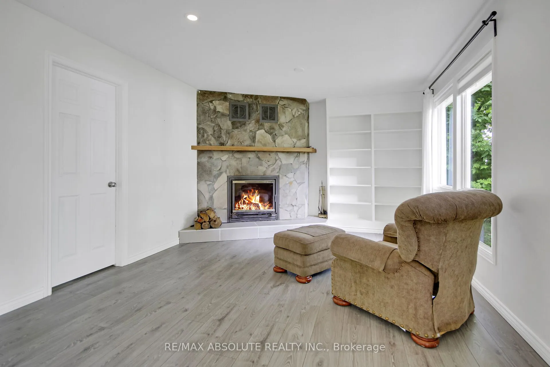 210 Pickerel Point Road