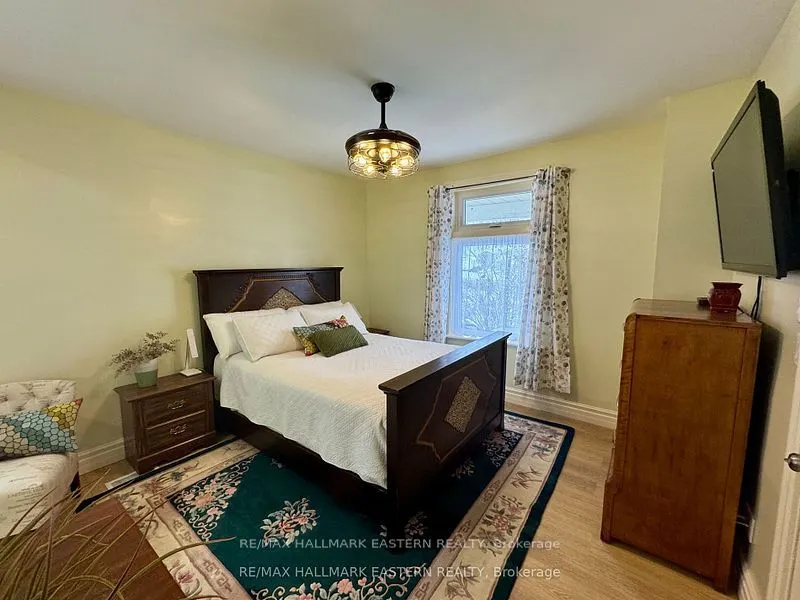 2464 Queen Mary Street