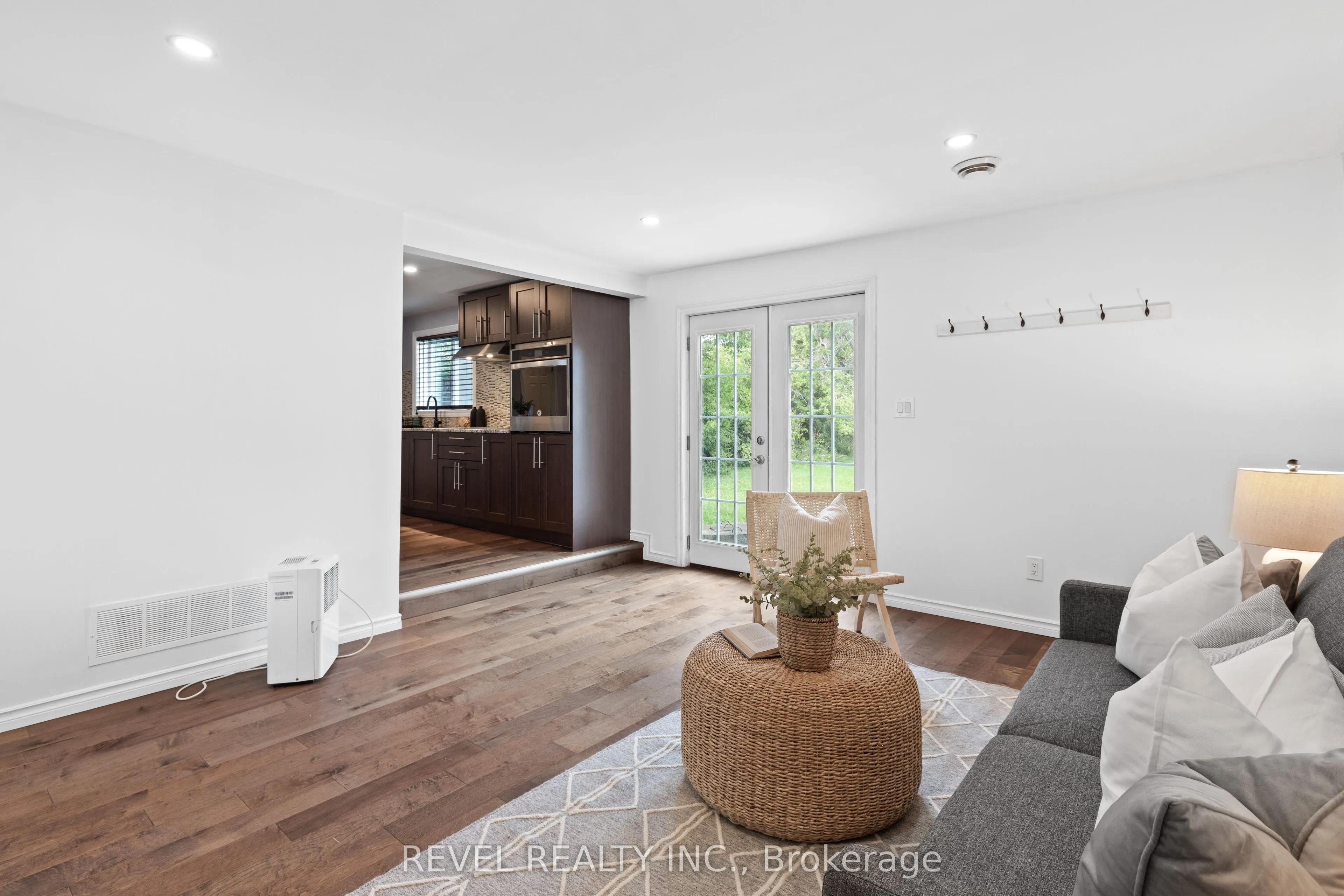 411 LONG BEACH Road