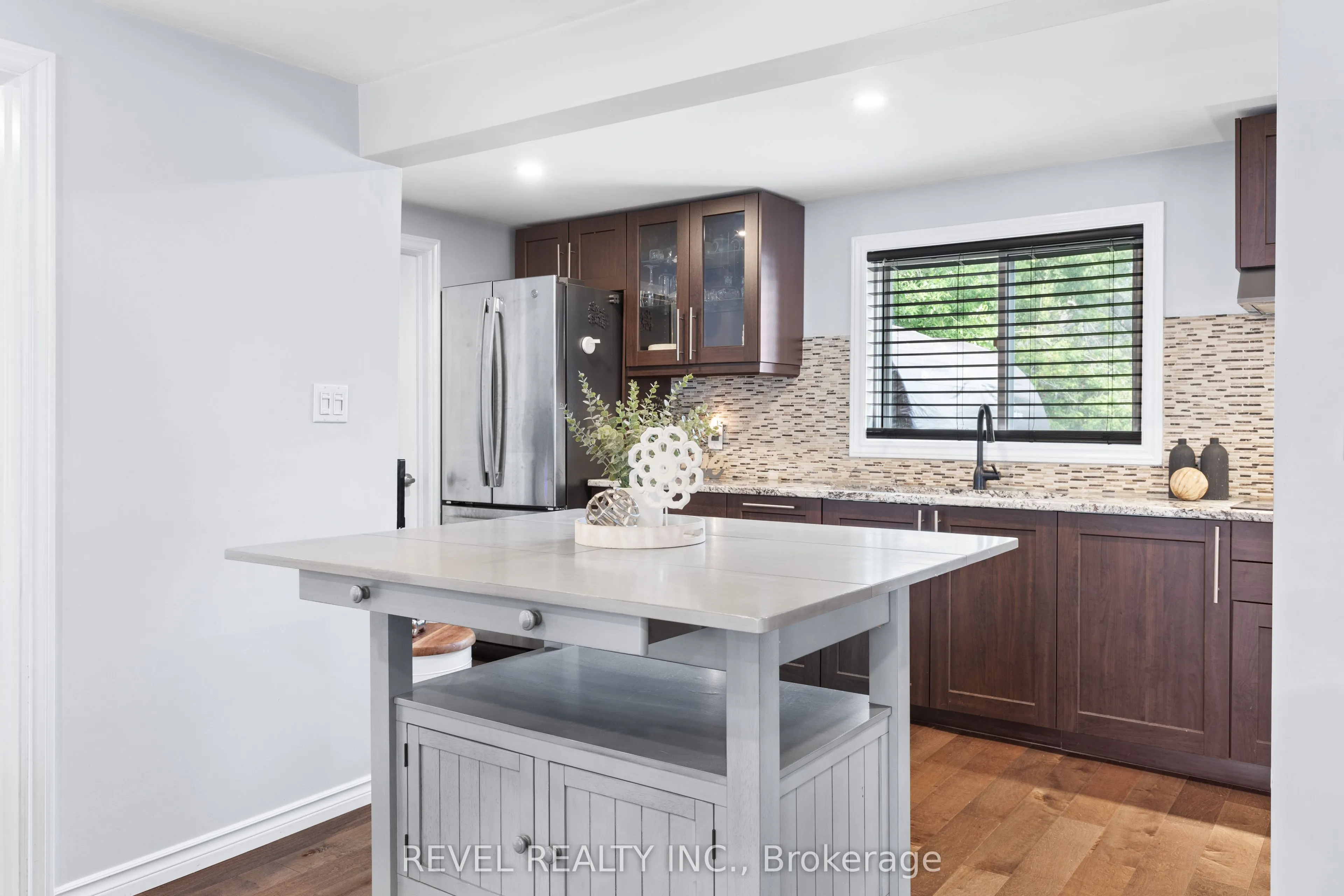 411 LONG BEACH Road