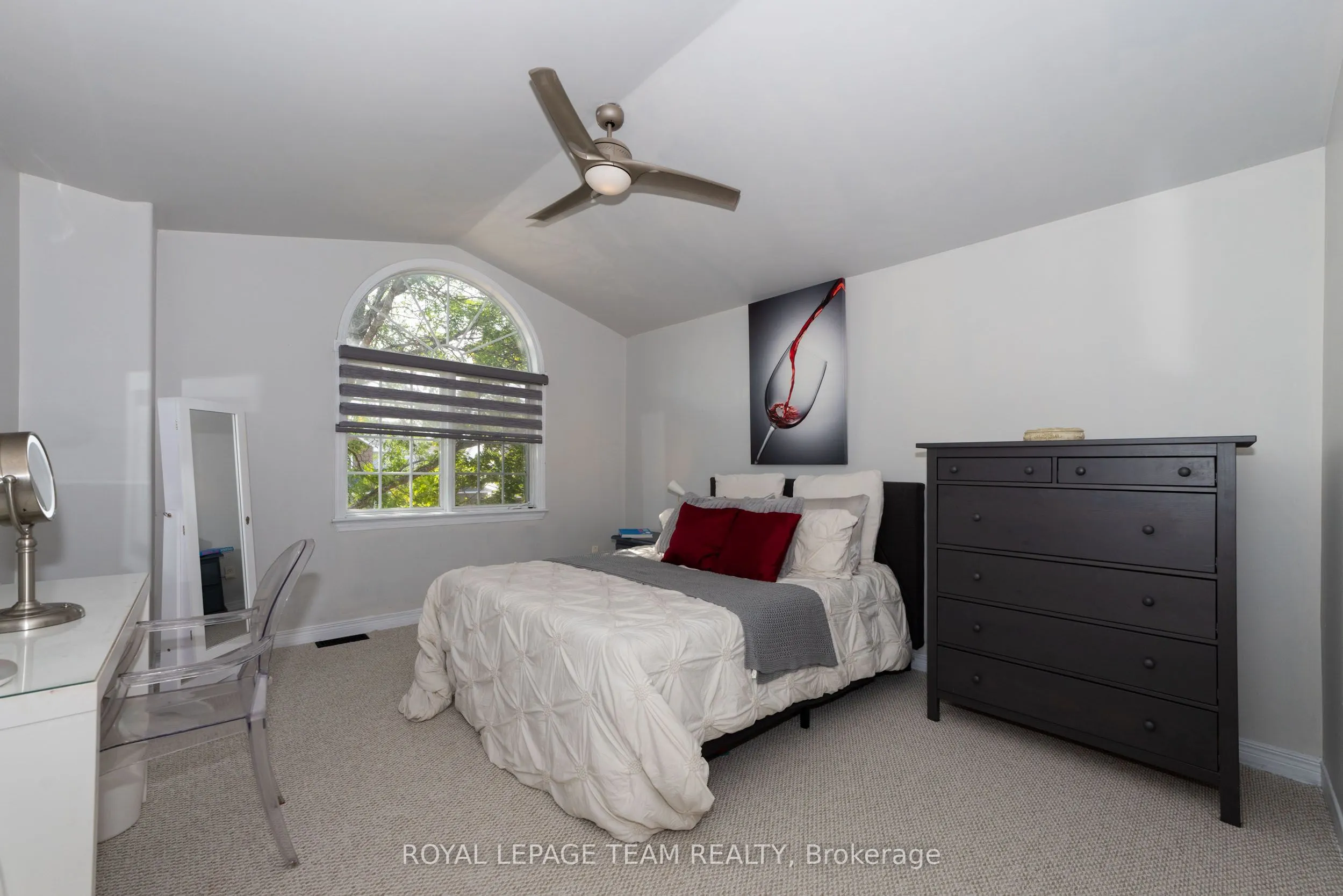 5 Sundew Court W