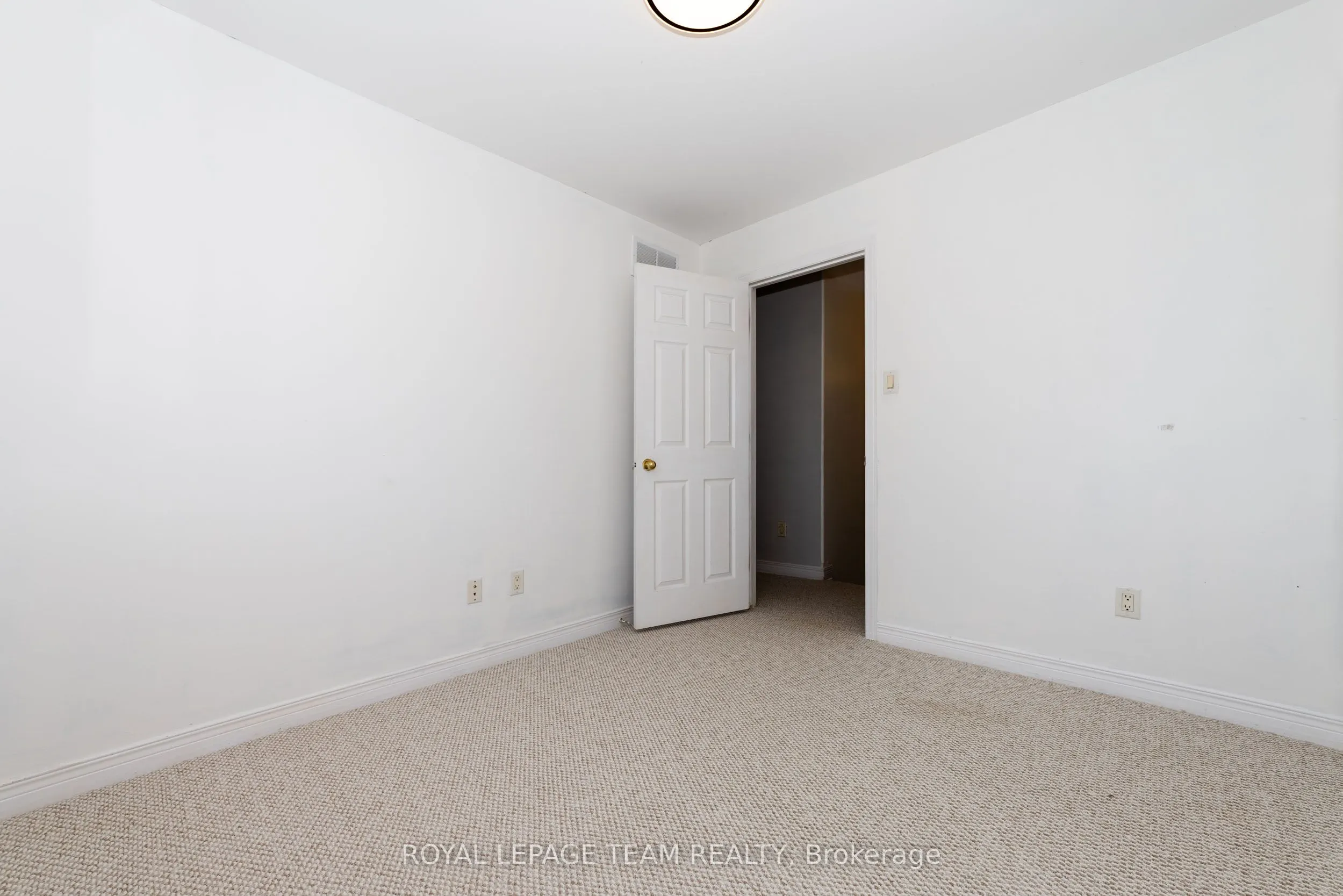 5 Sundew Court W