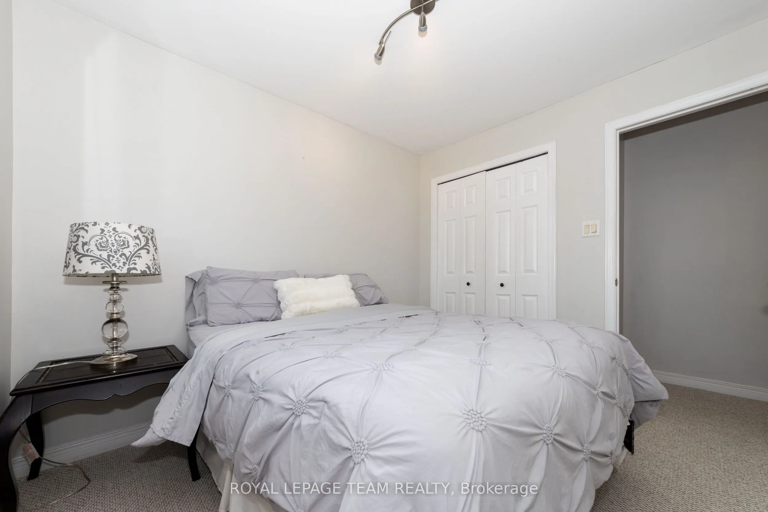 5 Sundew Court W