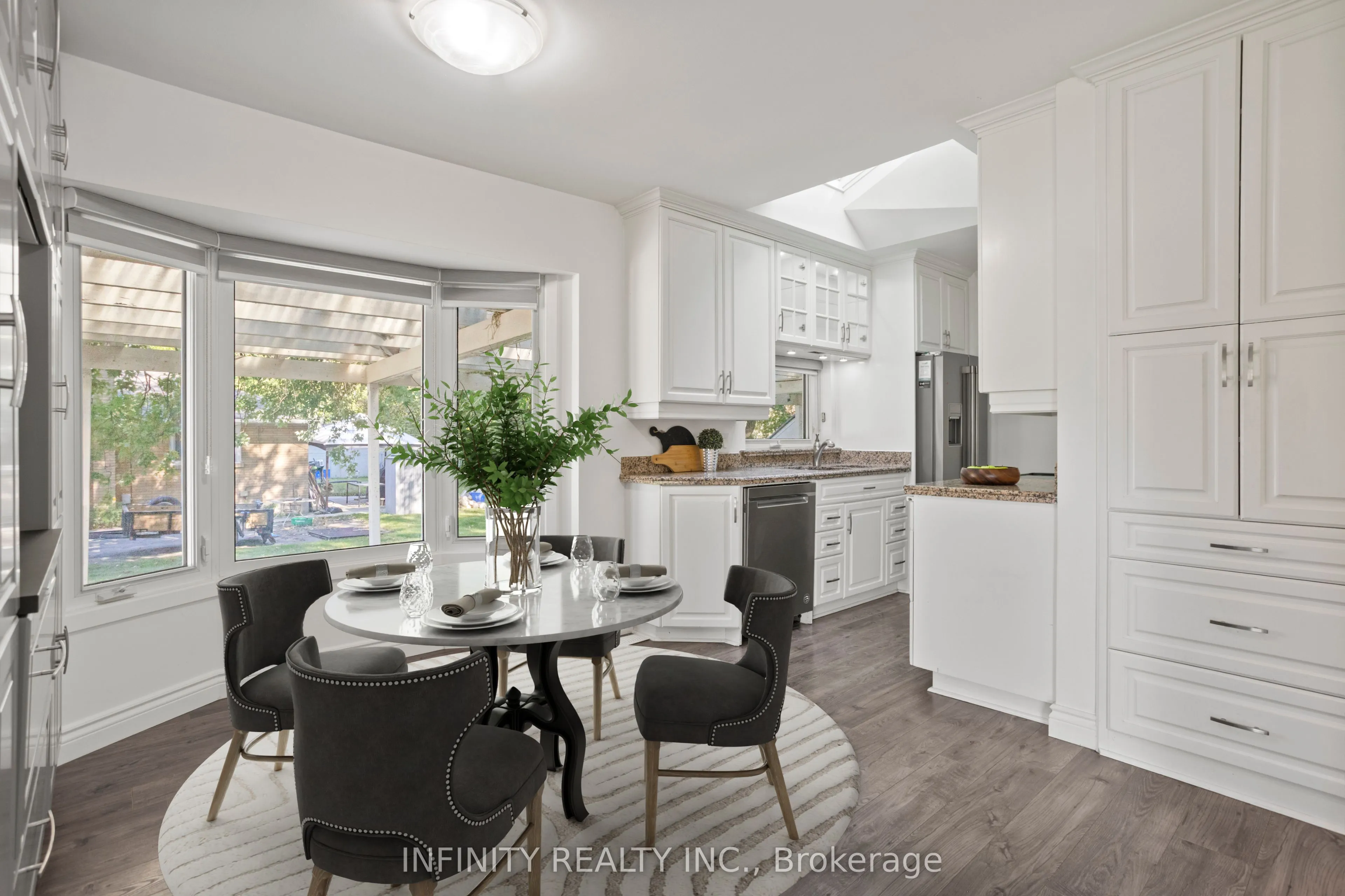 776 Oxford Street W