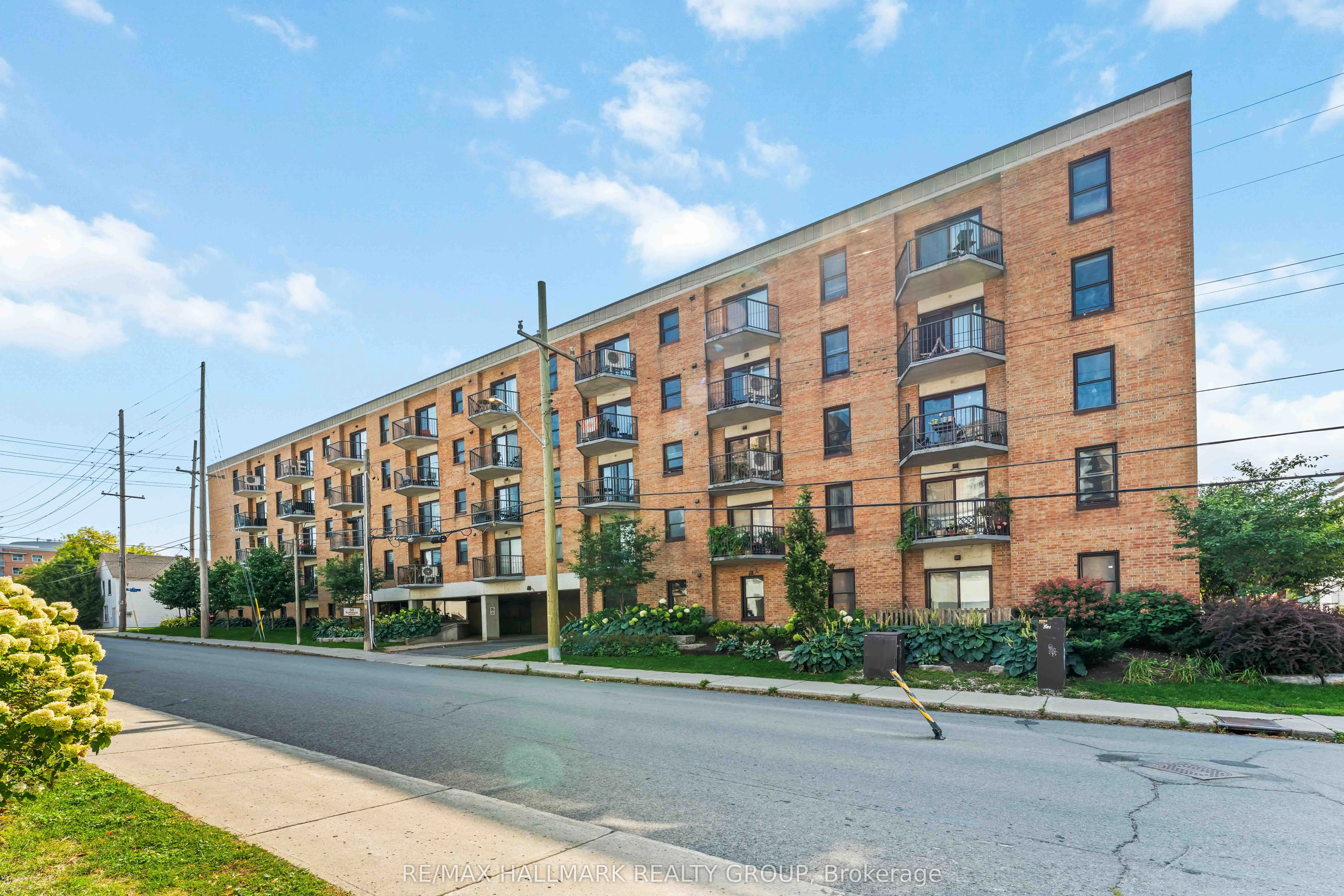 50 BURNSIDE Avenue, #205