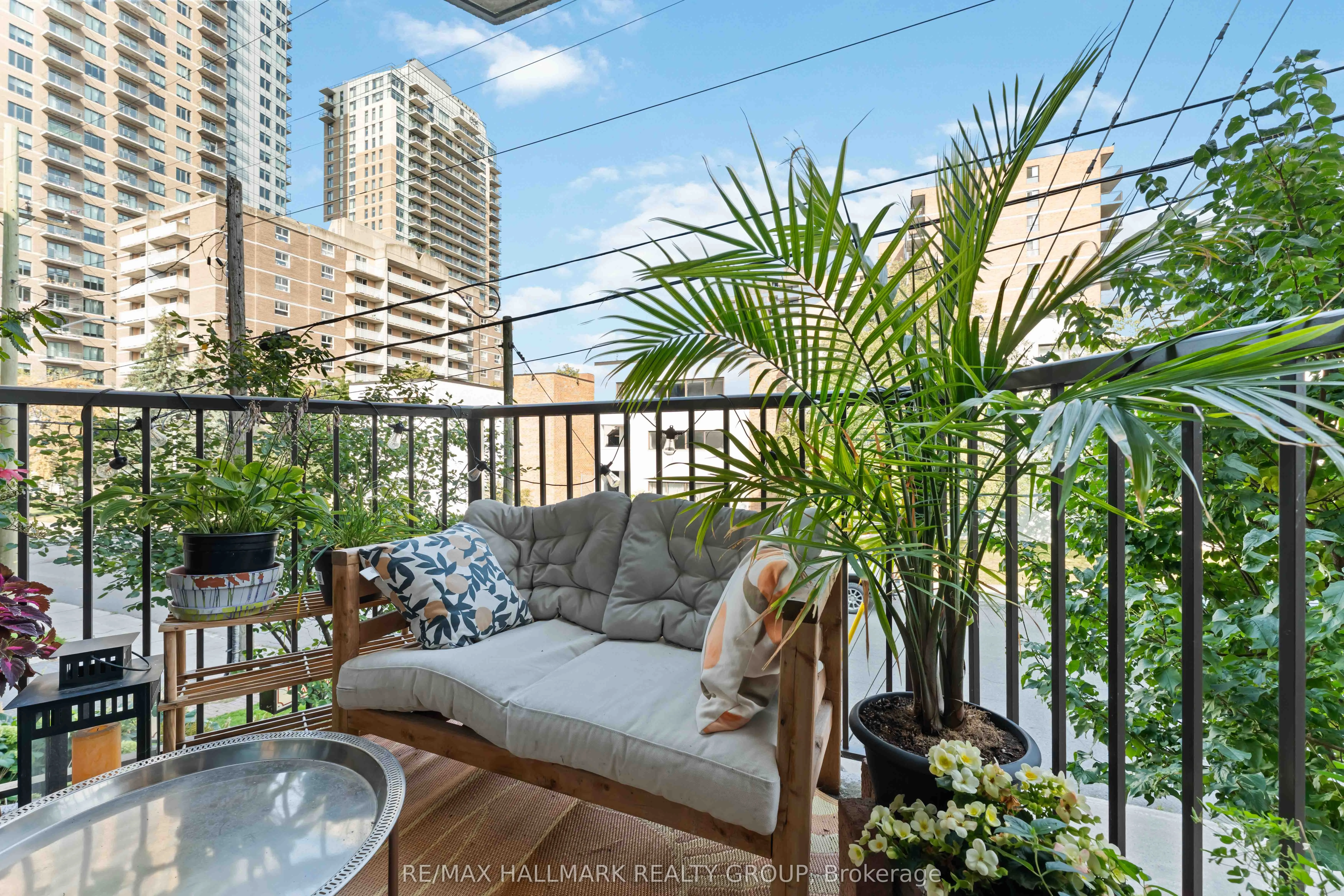 50 BURNSIDE Avenue, #205