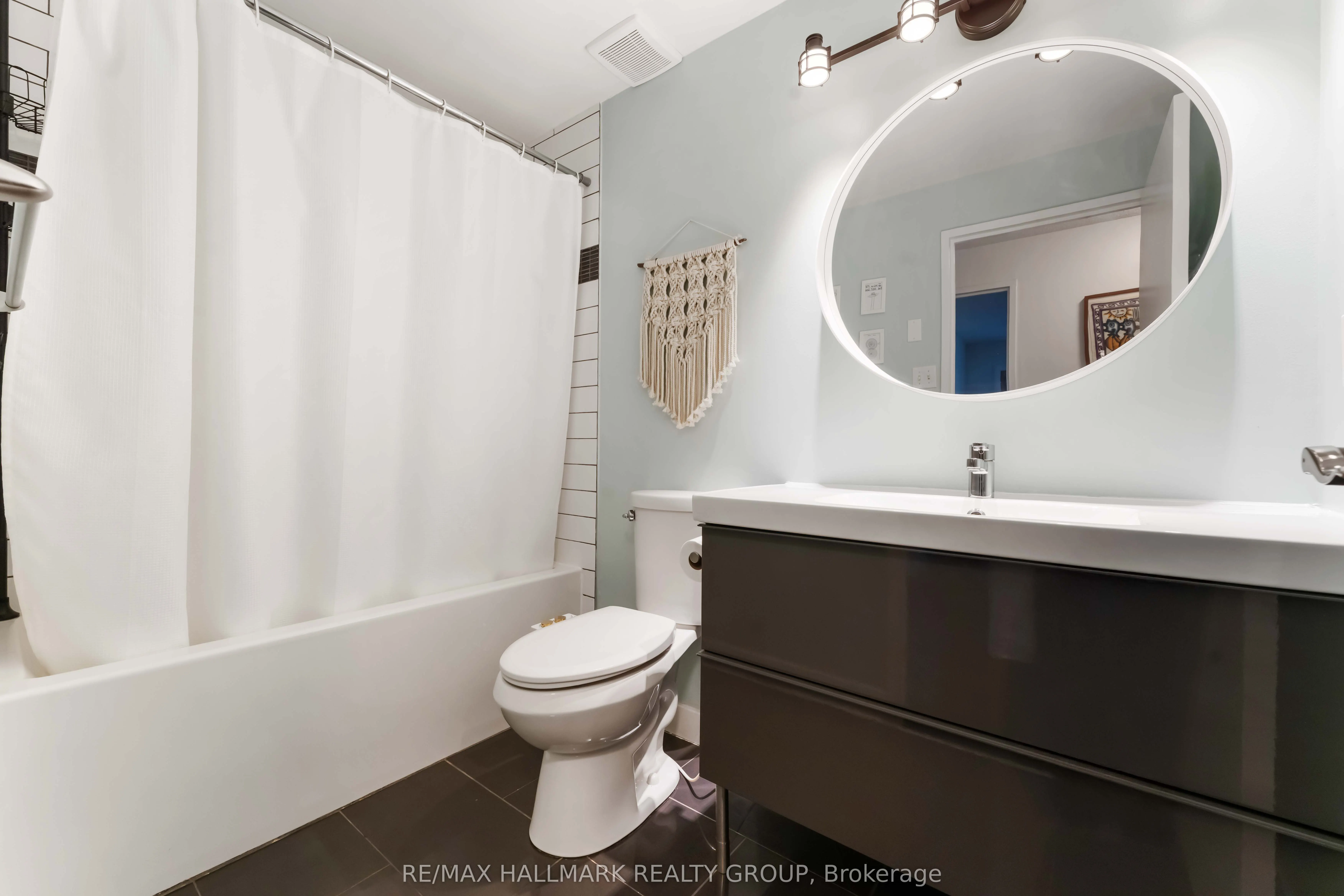 50 BURNSIDE Avenue, #205