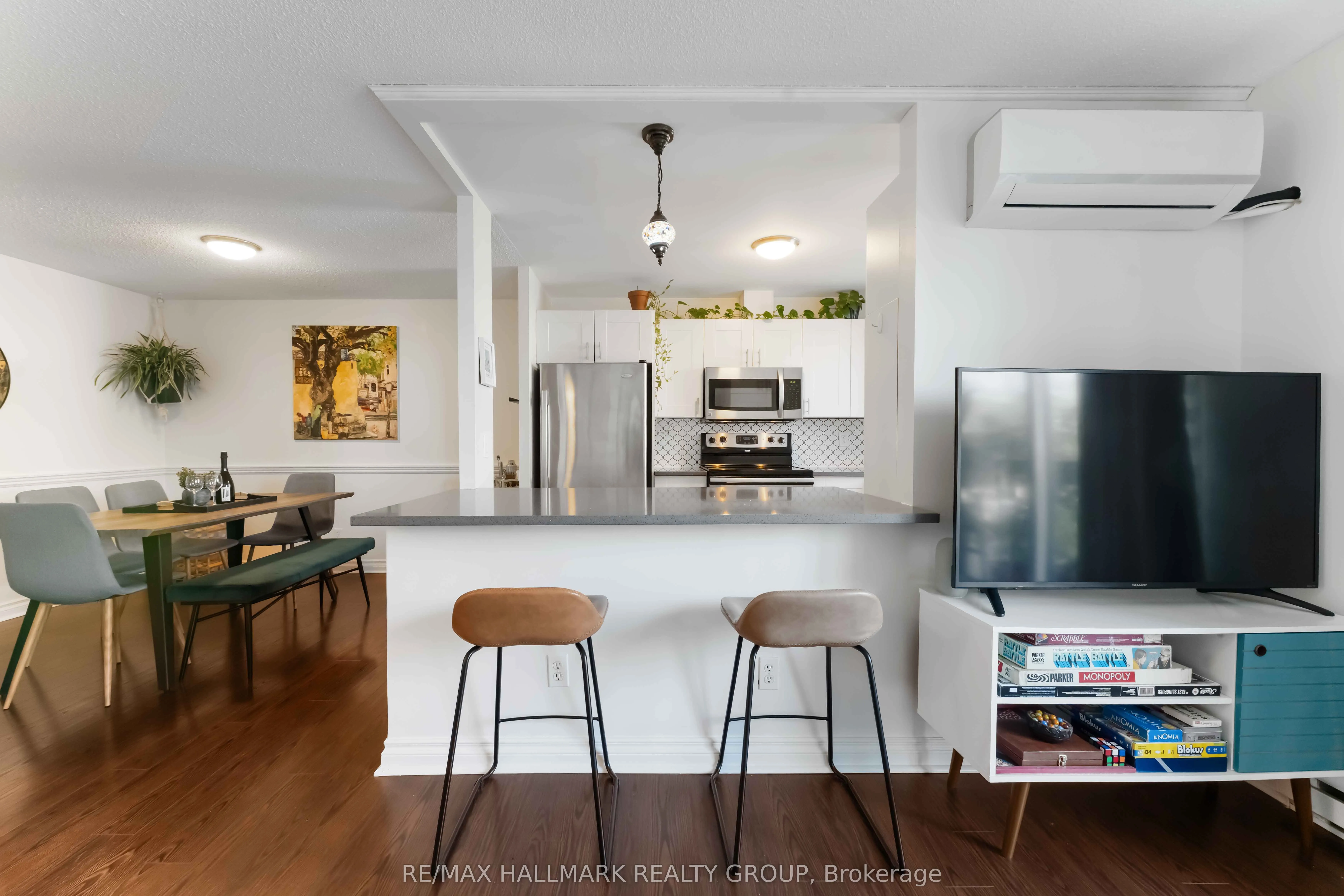 50 BURNSIDE Avenue, #205