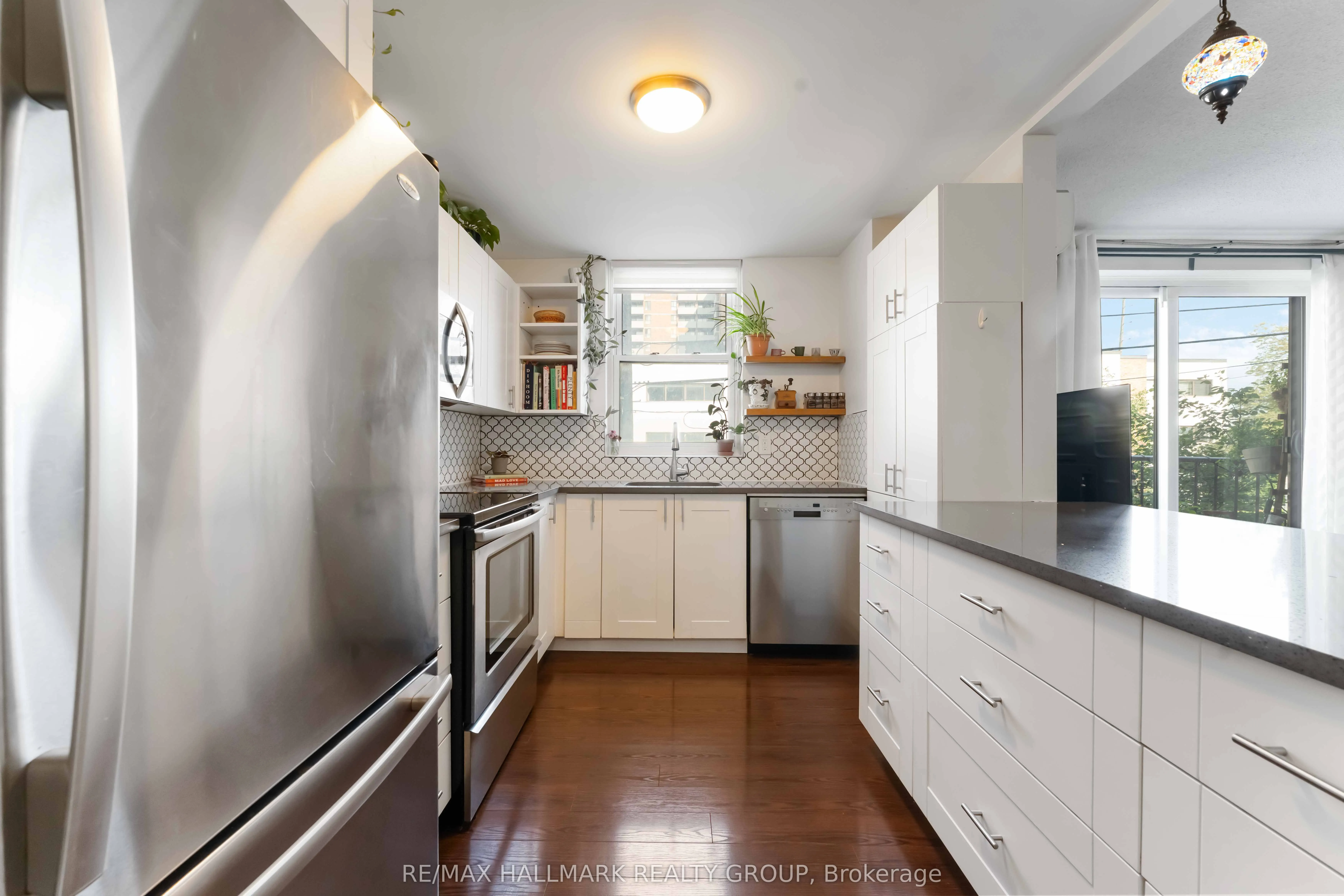 50 BURNSIDE Avenue, #205
