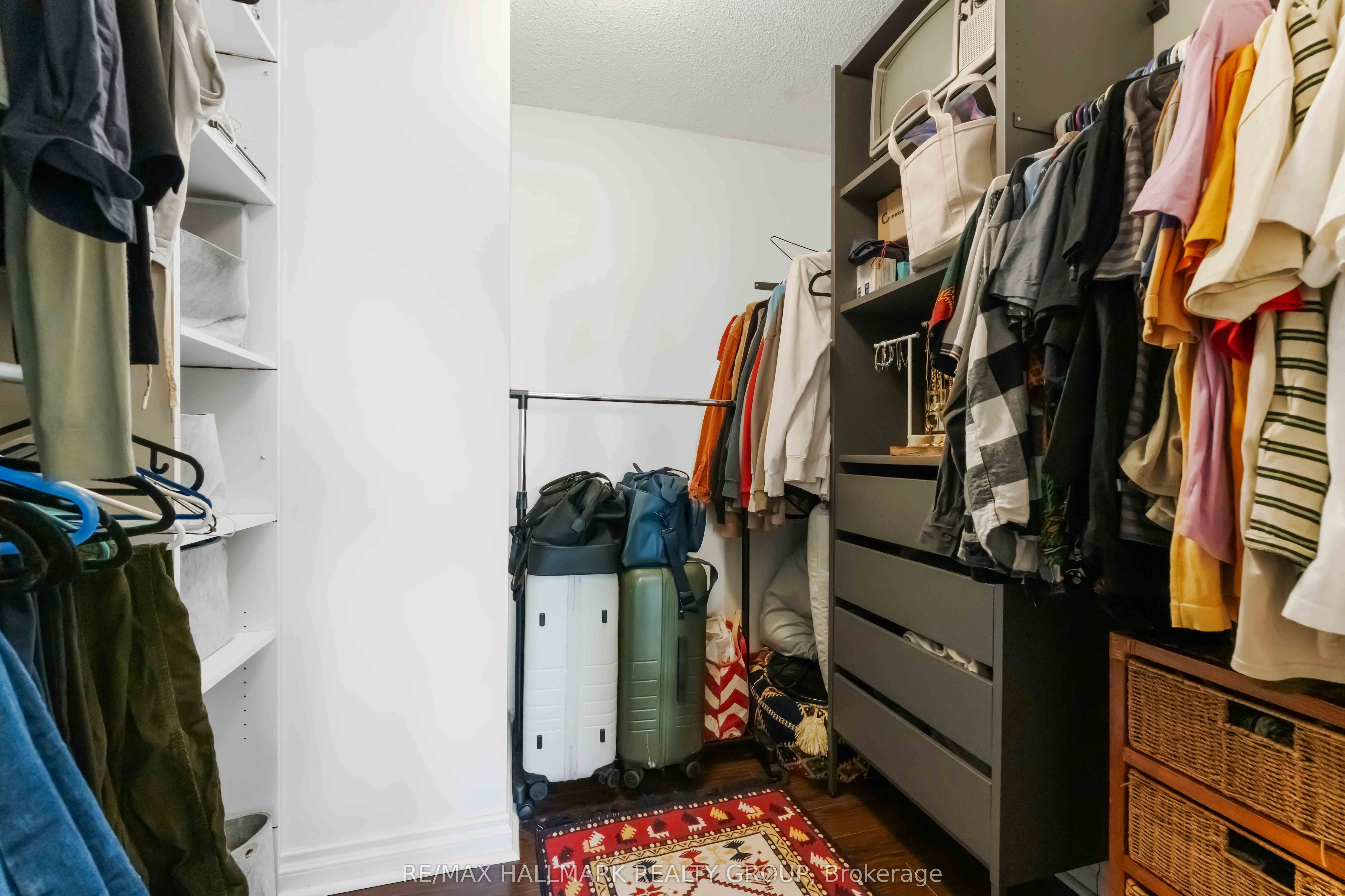 50 BURNSIDE Avenue, #205