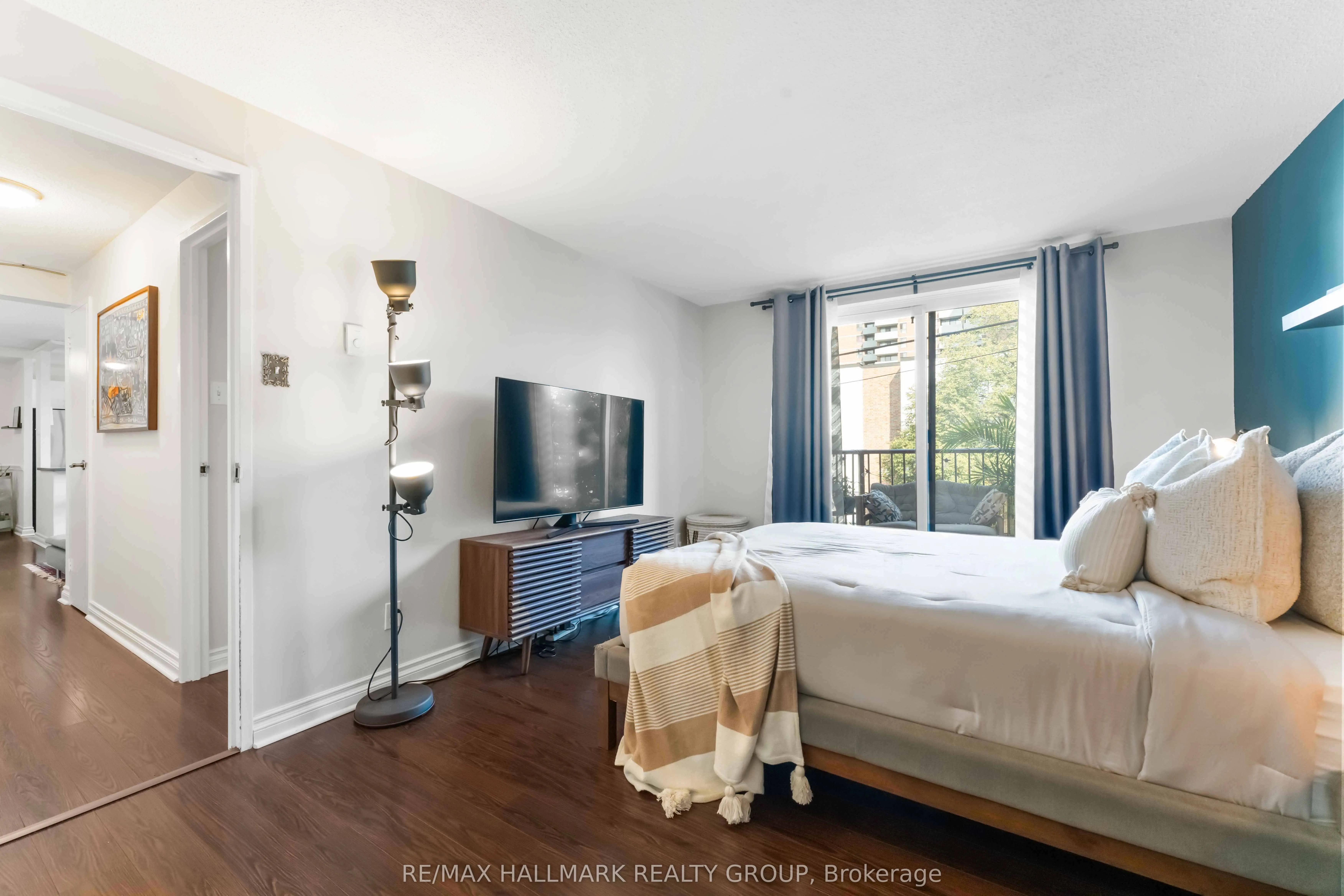 50 BURNSIDE Avenue, #205